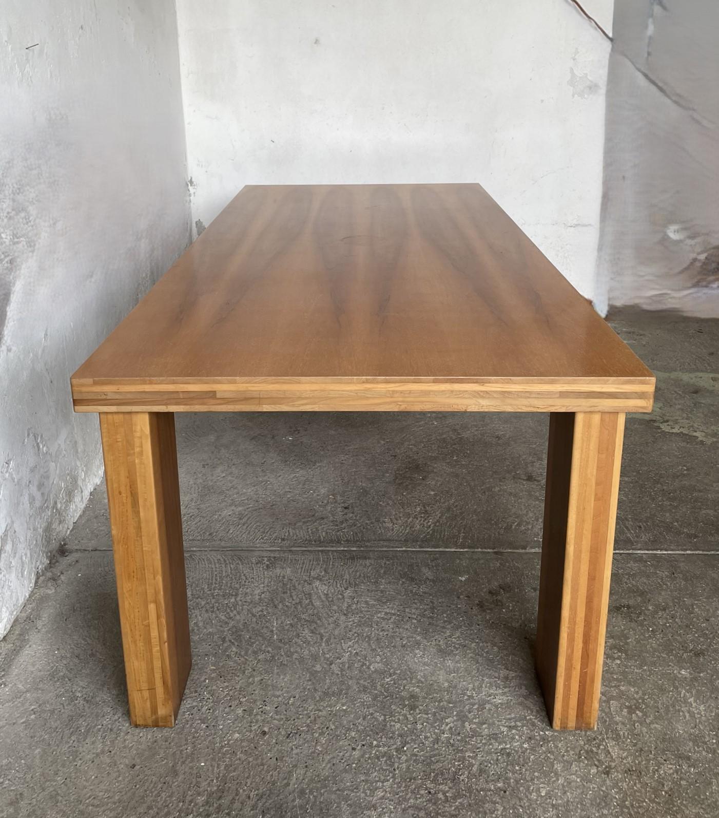 Carlo Scarpa Esstisch für Bernini, Italien, 70er-Jahre (Moderne der Mitte des Jahrhunderts) im Angebot
