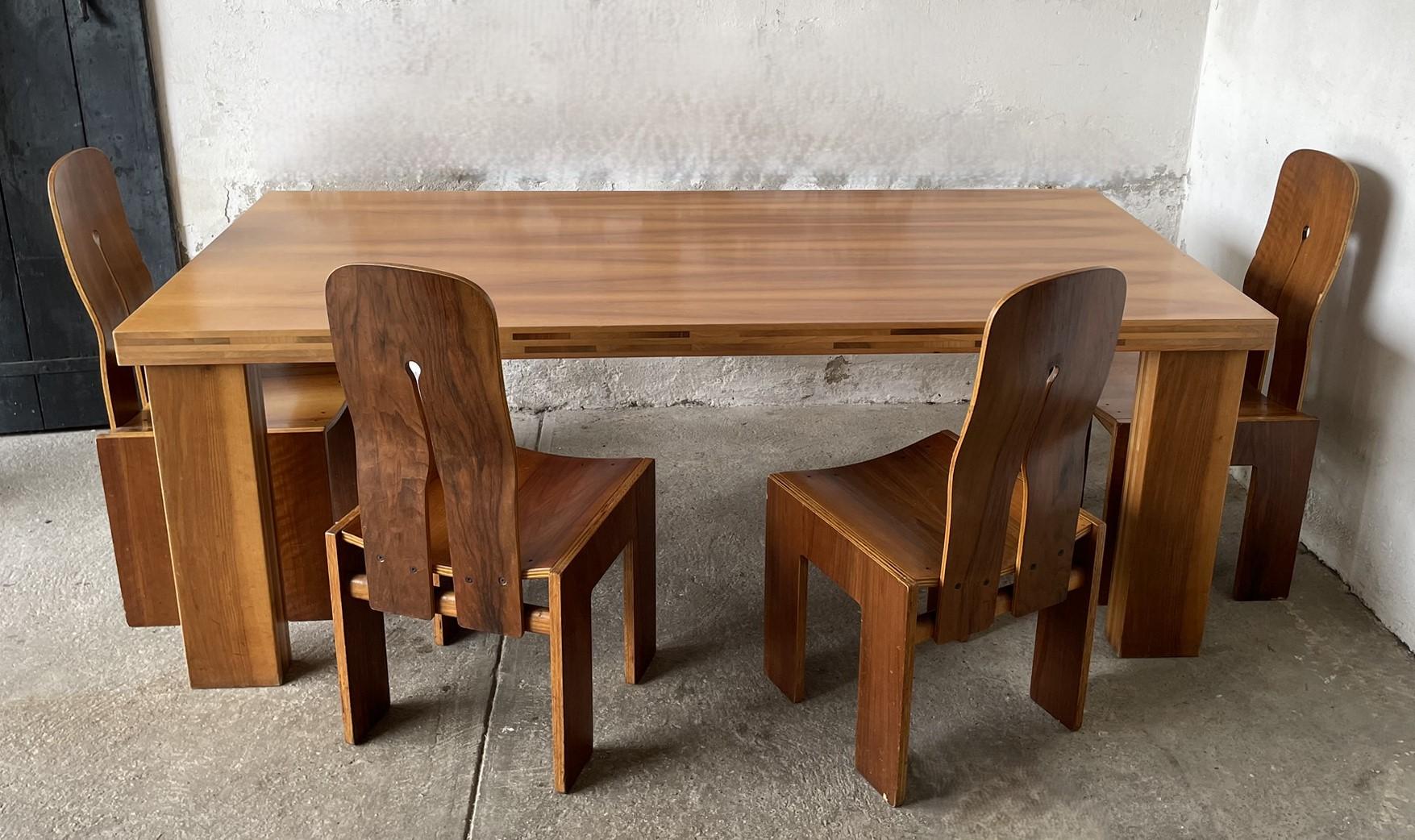 Carlo Scarpa Esstisch für Bernini, Italien, 70er-Jahre (Ende des 20. Jahrhunderts) im Angebot