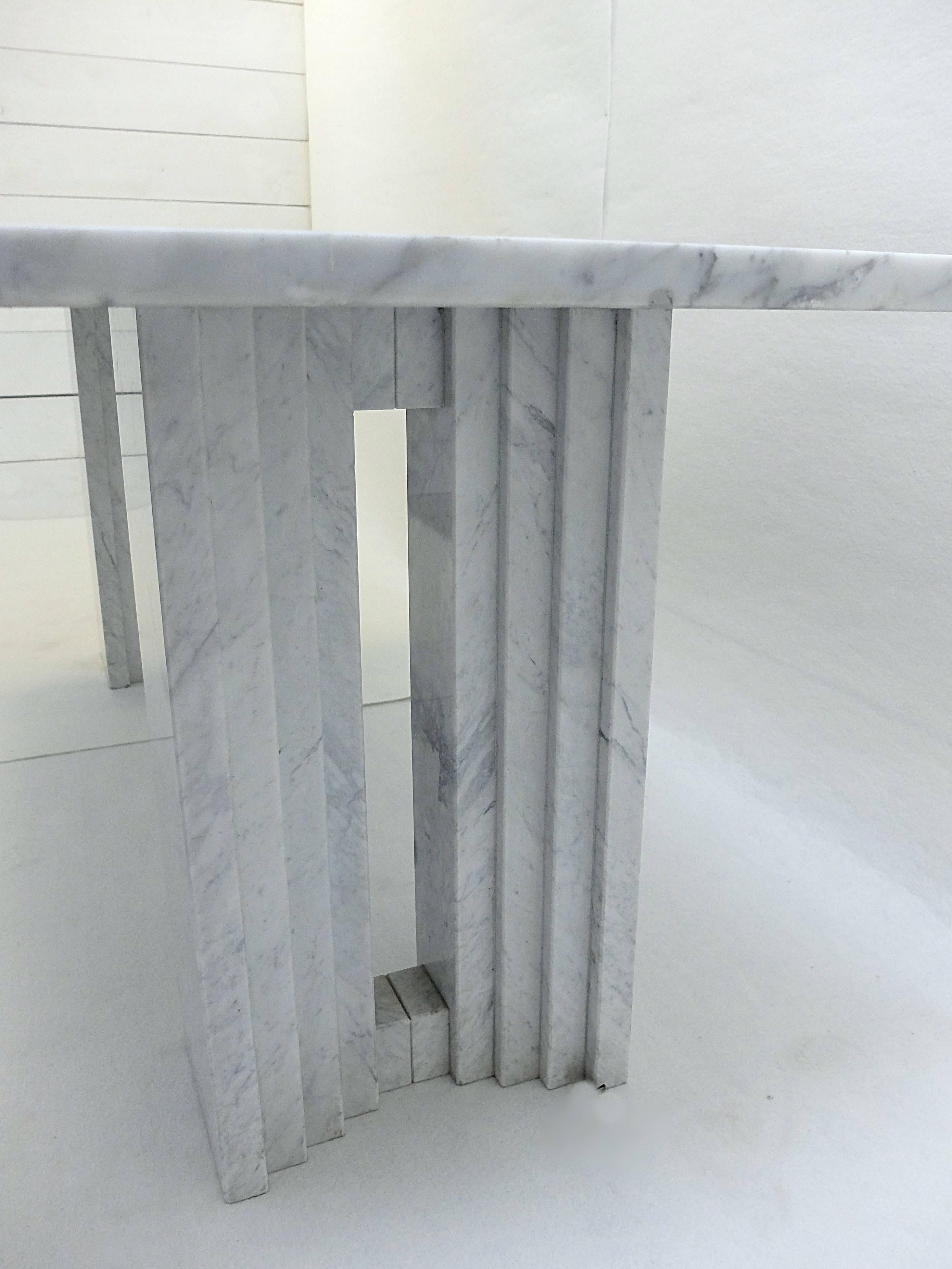 Carlo Scarpa Dining Table in Carrara Marble, Italy, 1970s In Good Condition In Brussels, BE