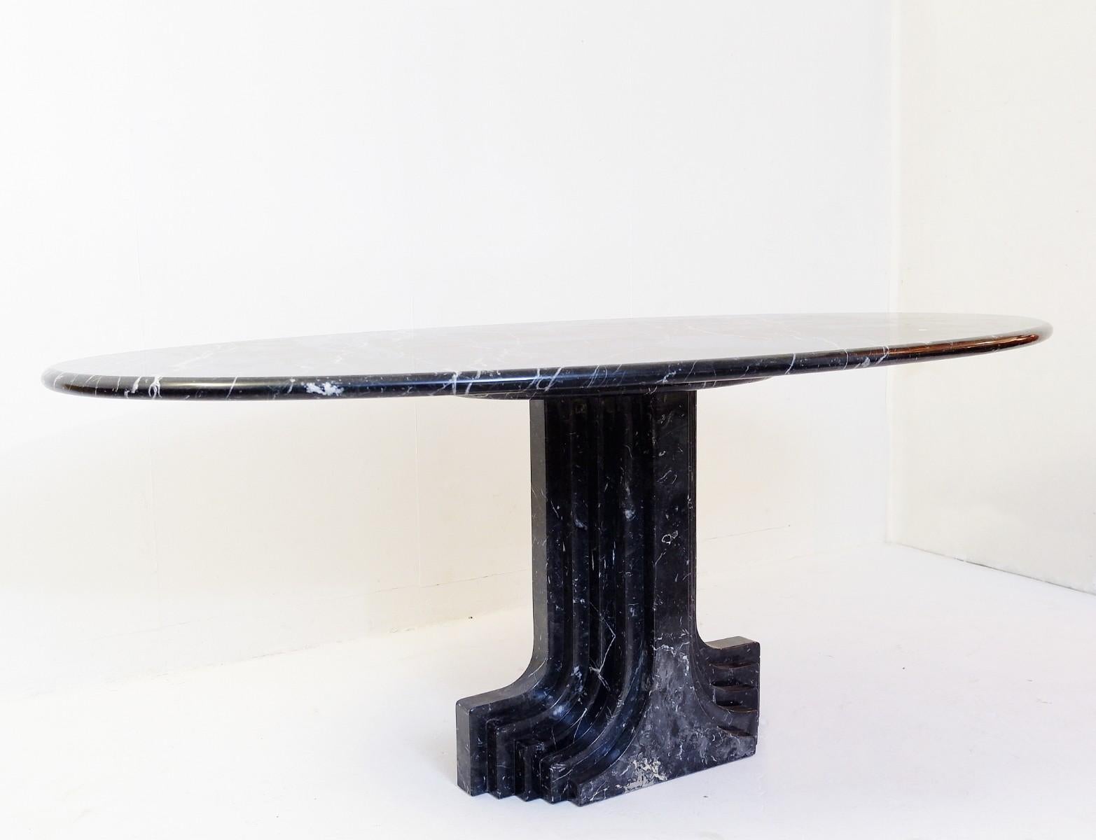 Carlo Scarpa dining table 'Samo' in black marble.