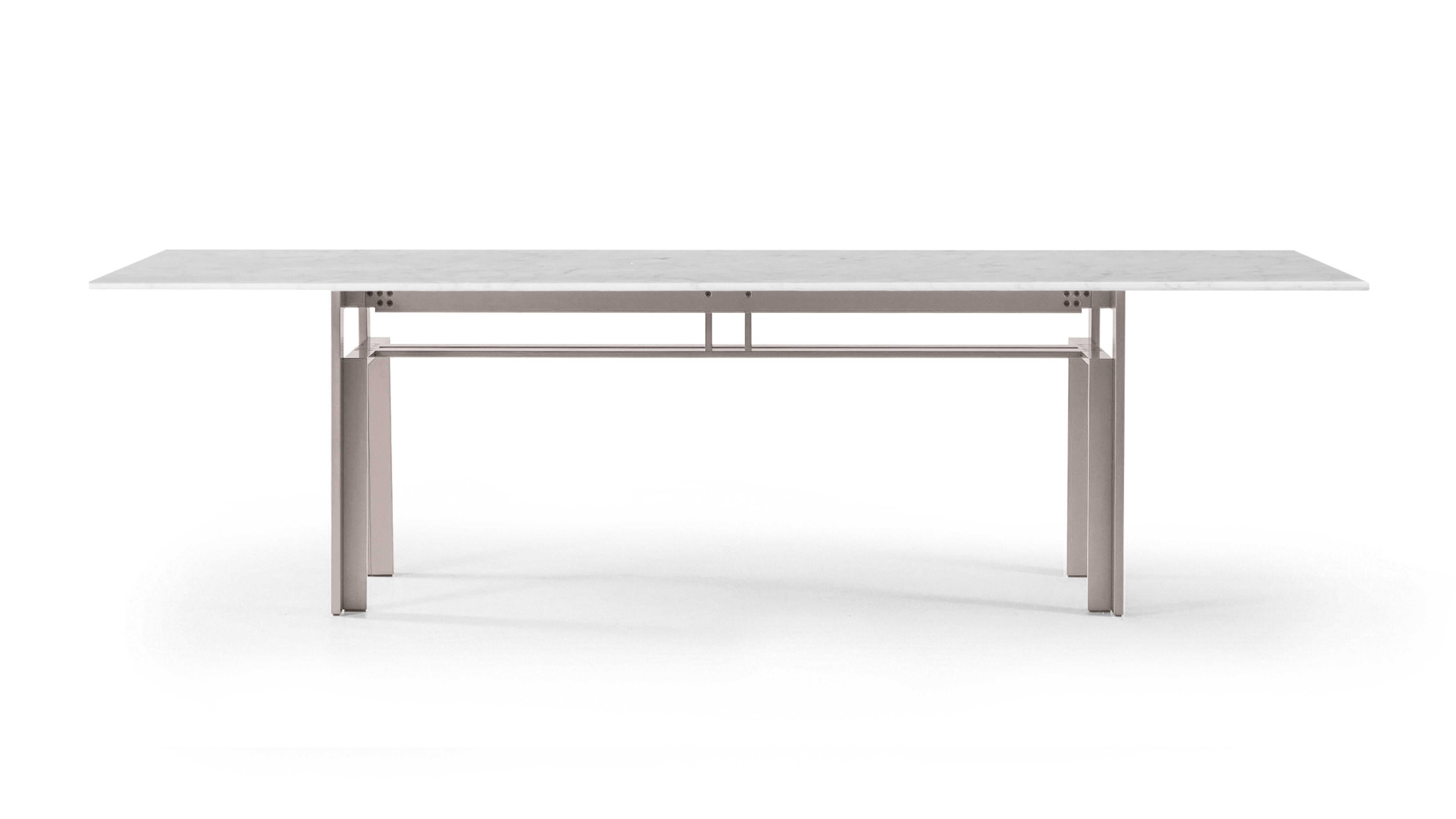 Carlo Scarpa Mesa Doge Para Cassina 

Una estructura escultórica que se ha convertido en un emblema del diseño italiano, una marca del nuevo movimiento ultrarracional que a finales de la década de 1960 contemplaba desprenderse de las restricciones