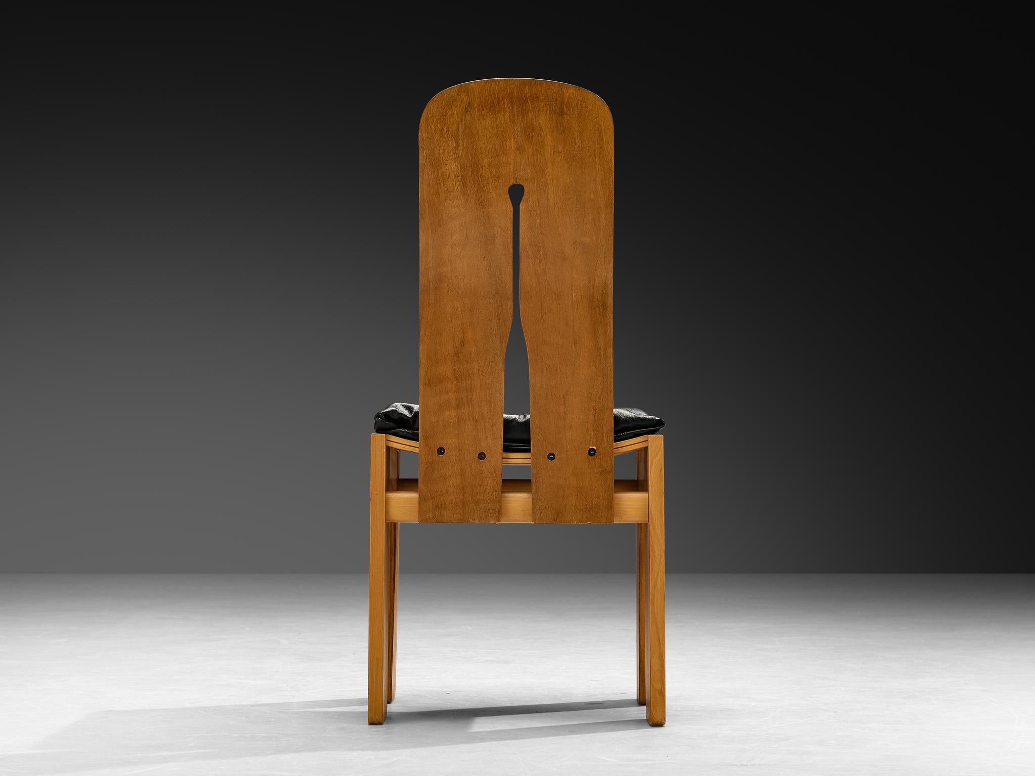 Carlo Scarpa für Bernini Esszimmerstuhl aus Nussbaum und schwarzem Leder im Zustand „Gut“ im Angebot in Waalwijk, NL