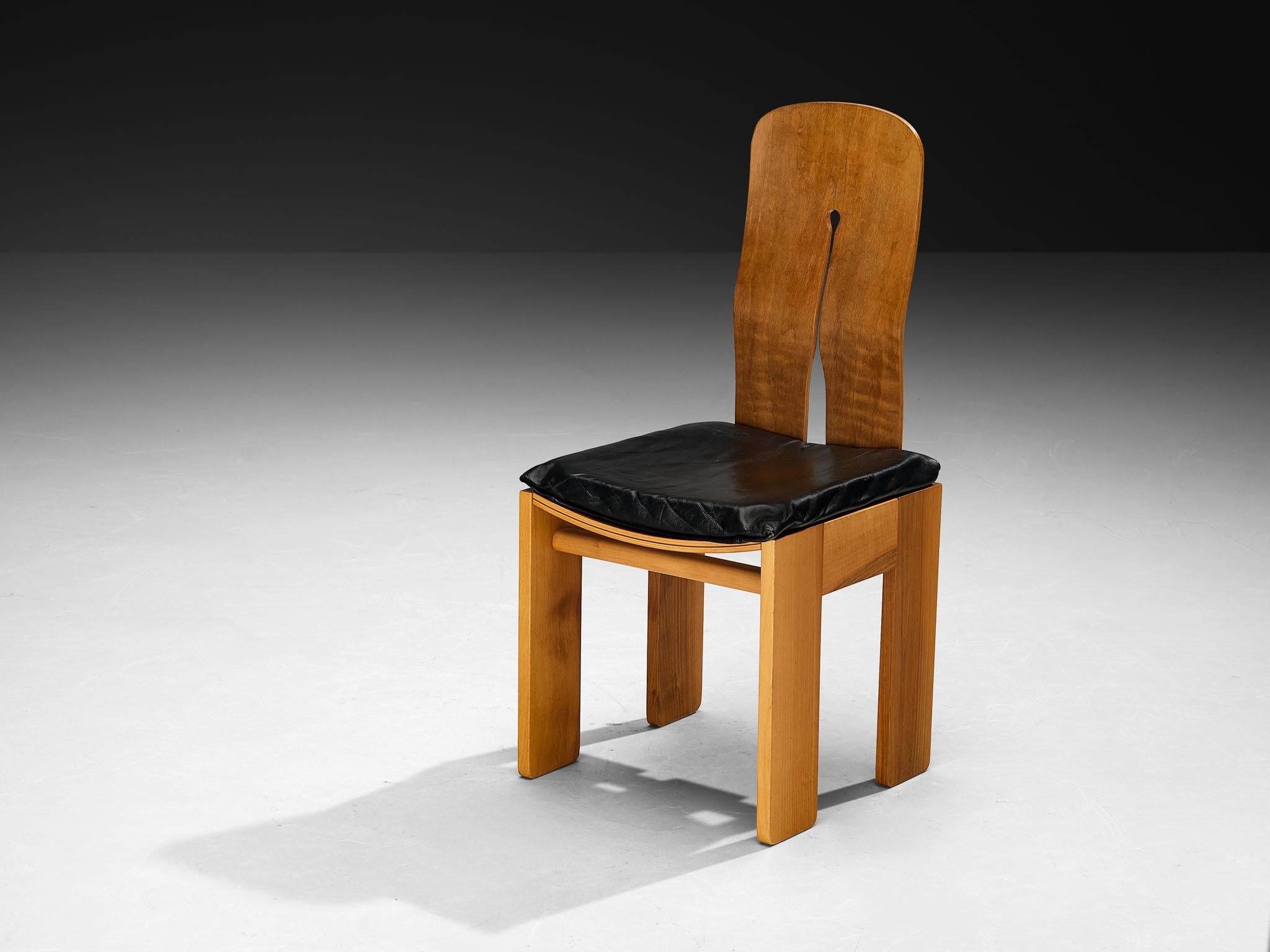 Carlo Scarpa for Bernini, dining chair, model '765', walnut veneer, leather, designed in 1934, produced in 1977. 

This well-proportioned chair is designed by Carlo Scarpa in 1934, a design that was not produced until 1977. He exclusively created
