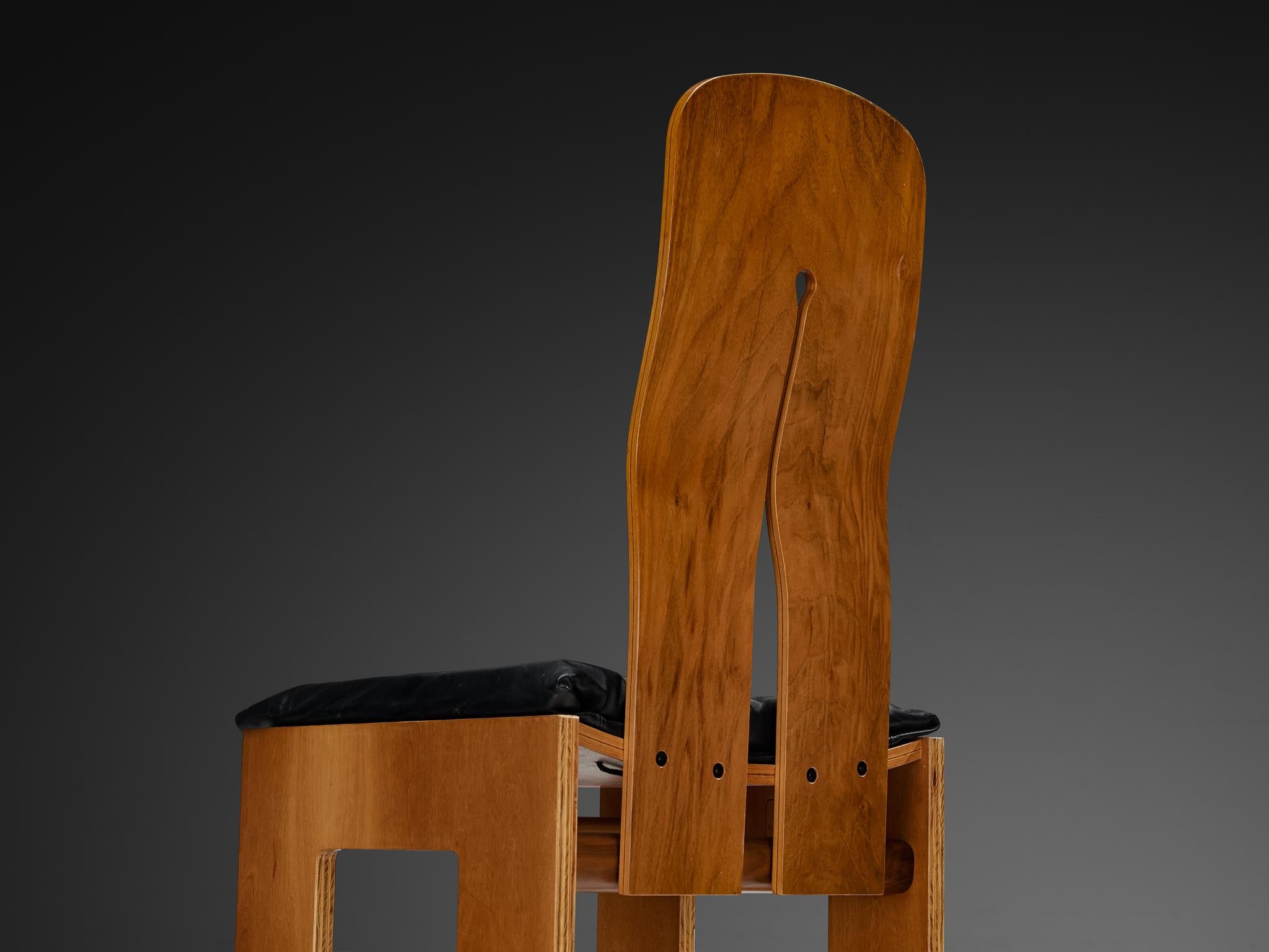 Mid-Century Modern Carlo Scarpa for Bernini Dining Chair in Walnut and Leather For Sale