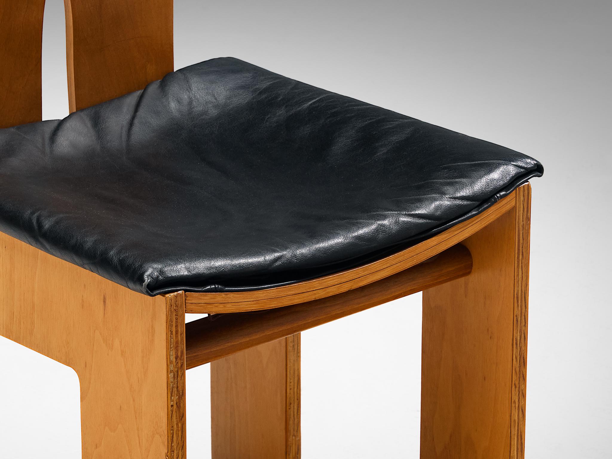 Carlo Scarpa for Bernini Dining Chair in Walnut and Leather In Good Condition In Waalwijk, NL