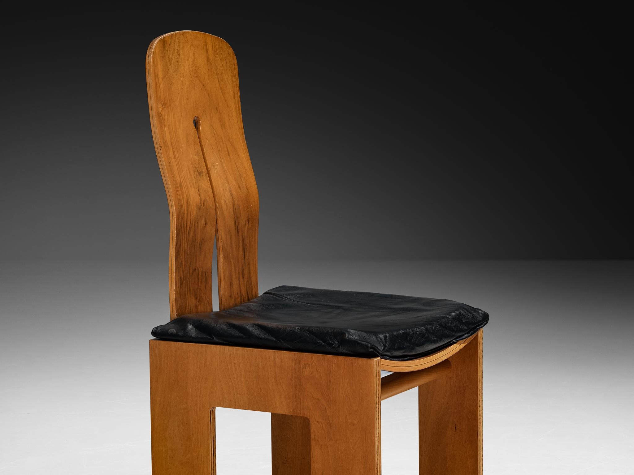 Carlo Scarpa for Bernini Dining Chair in Walnut and Leather In Good Condition For Sale In Waalwijk, NL