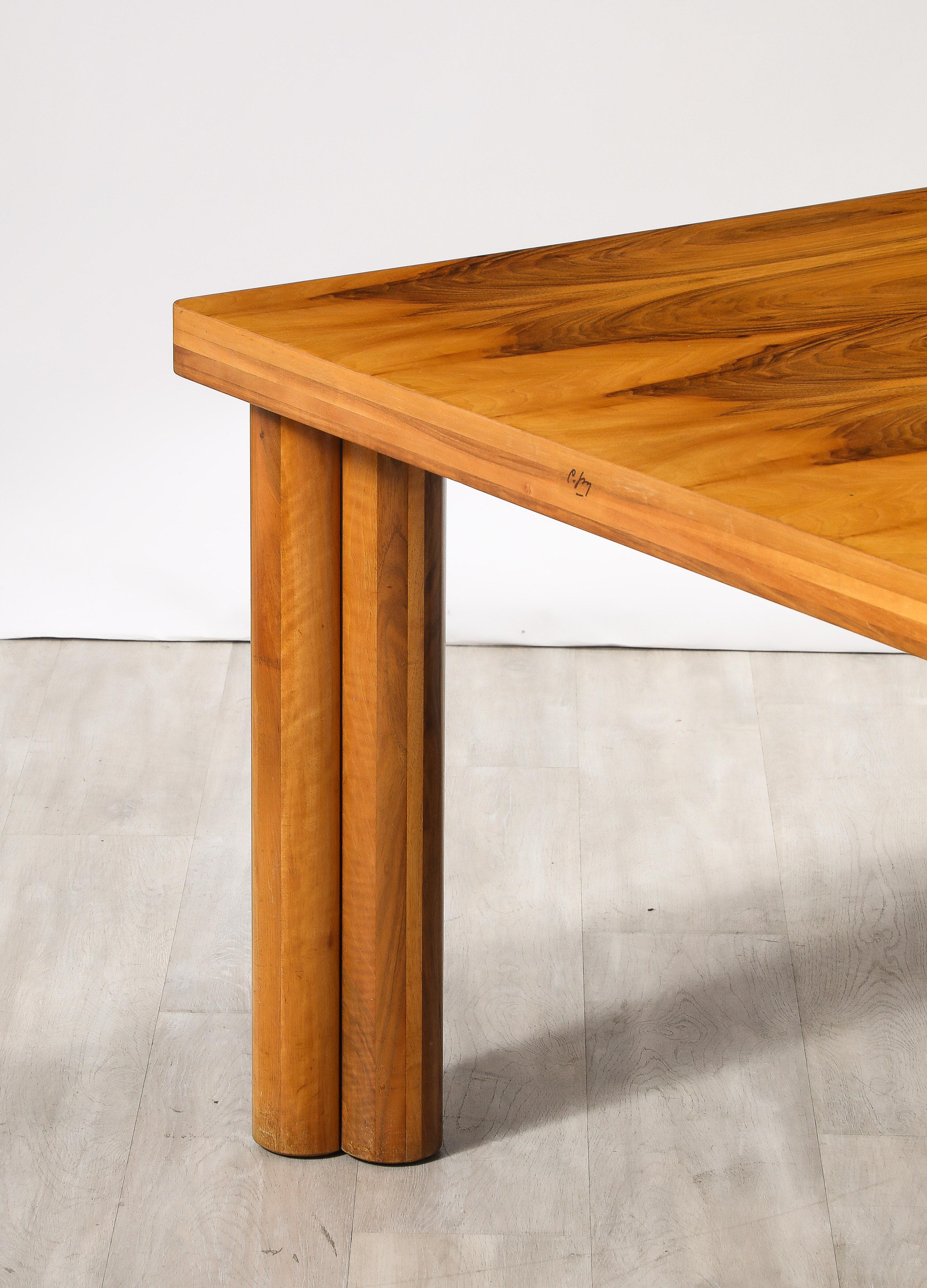 Carlo Scarpa for Bernini 'Scuderia' Walnut Dining Table, circa 1977 In Good Condition For Sale In New York, NY