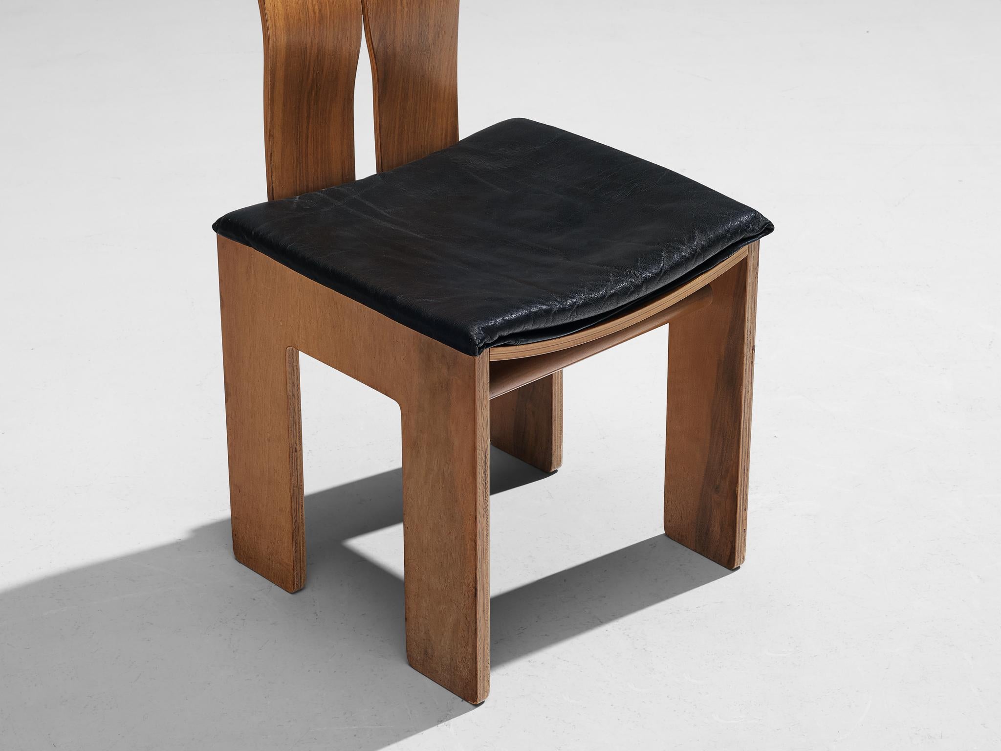 Carlo Scarpa for Bernini Set of Four Dining Chairs in Walnut and Leather  2