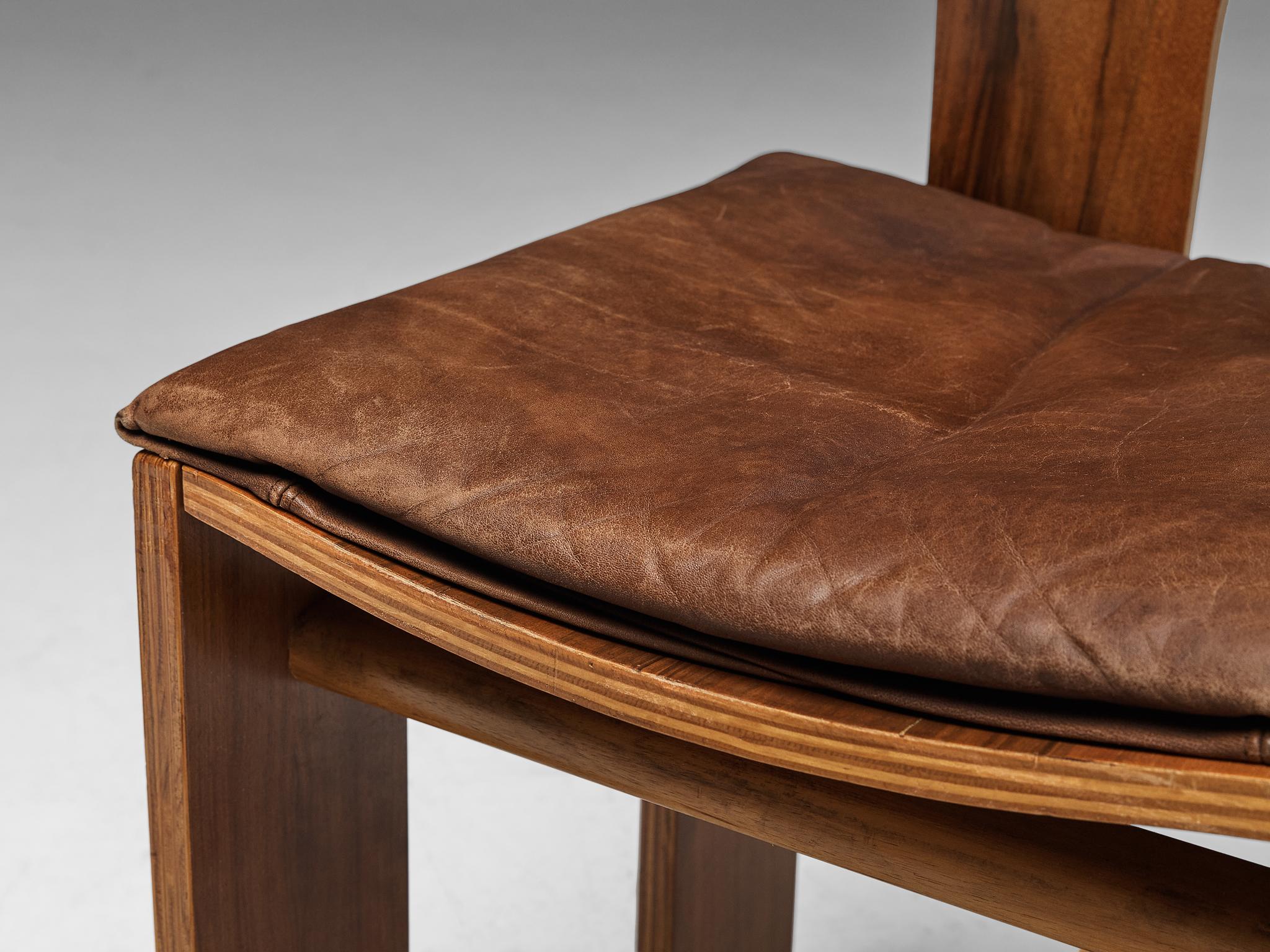 Italian Carlo Scarpa for Bernini Set of Six Dining Chairs in Walnut and Leather