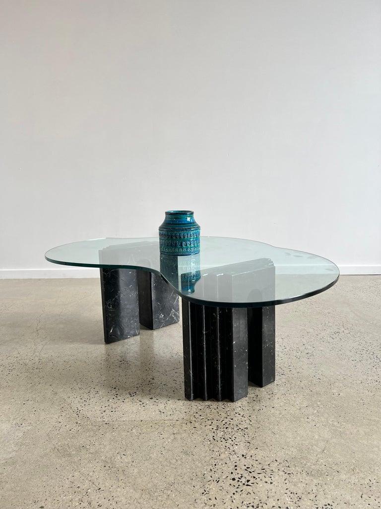 Carlo Scarpa for Catalan Carrara Marble and Galss Coffee Table For Sale 5