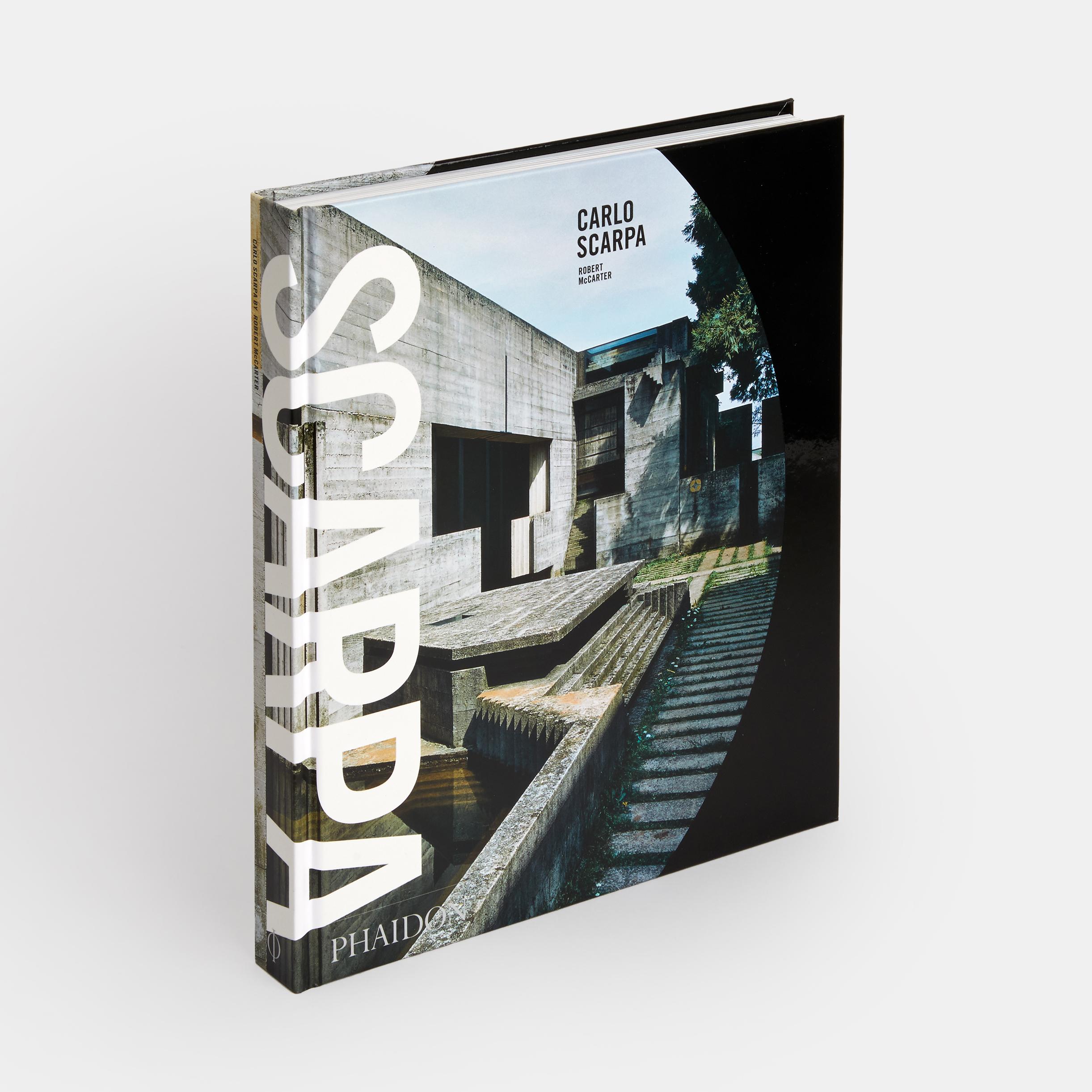 El aclamado estudio de la vida y obra del célebre maestro modernista italiano, de nuevo disponible en formato clásico

La obra de Carlo Scarpa desafió, y sigue desafiando, las nociones aceptadas de la arquitectura moderna. Aunque se han publicado