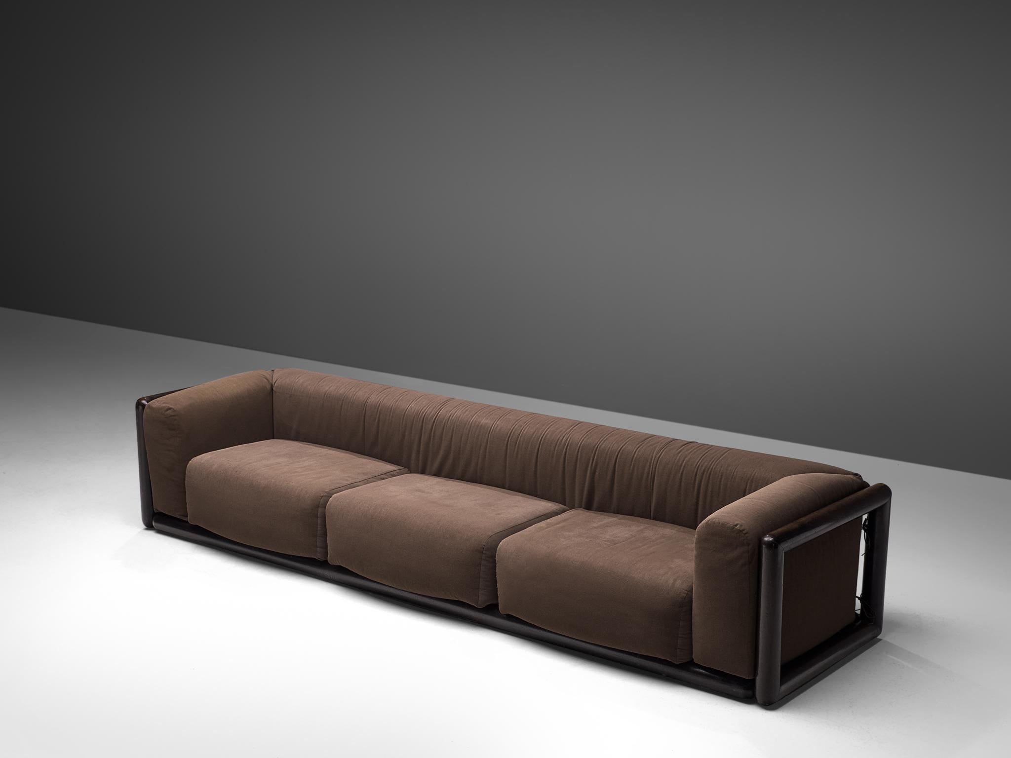 Carlo Scarpa for Simon, 'Cornaro' sofa, brown fabric, wood, Italy, 1973

The 'Cornaro' sofa by Carlo Scarpa is a perfect example of the Ultrarazionale style; breaking away from the strict limits of Rationalism, resulting in a sofa with a solid