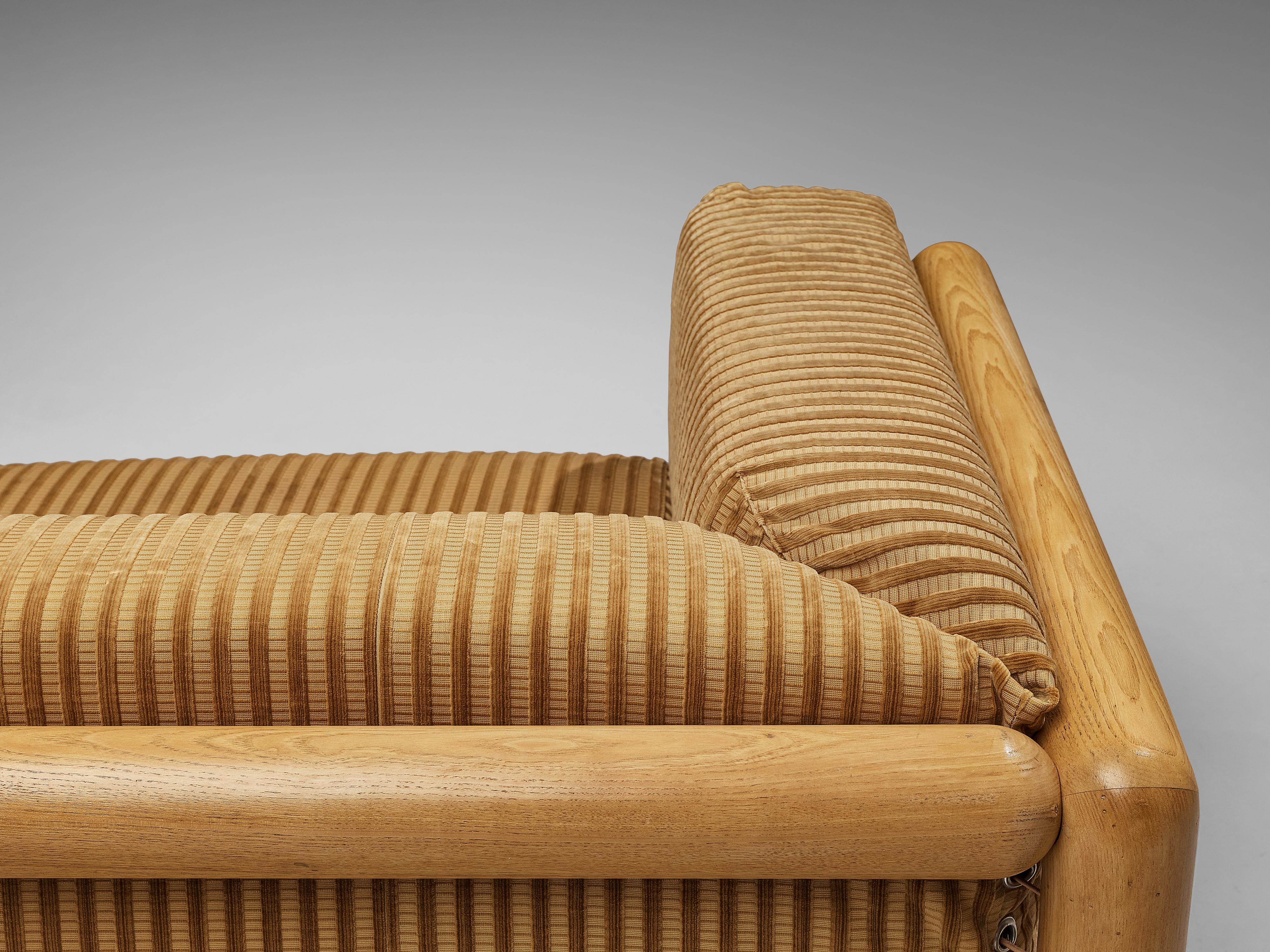 Tissu Carlo Scarpa pour Simon Modèle de canapé « Cornaro » avec cadre en frêne