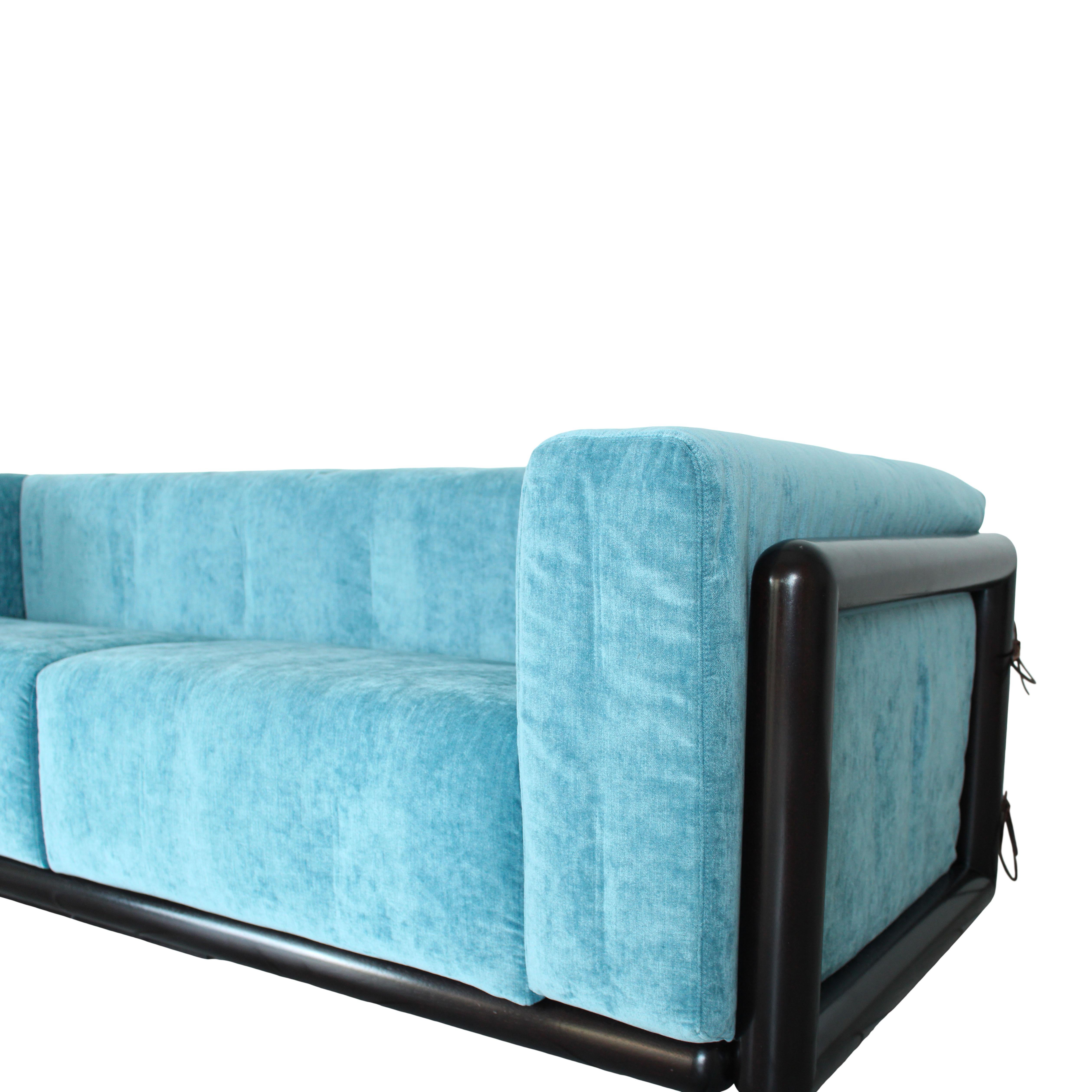 Carlo Scarpa Iroko Wood and Azure Velvet Cornaro Sofa for Studio Simon, 1974 For Sale 4