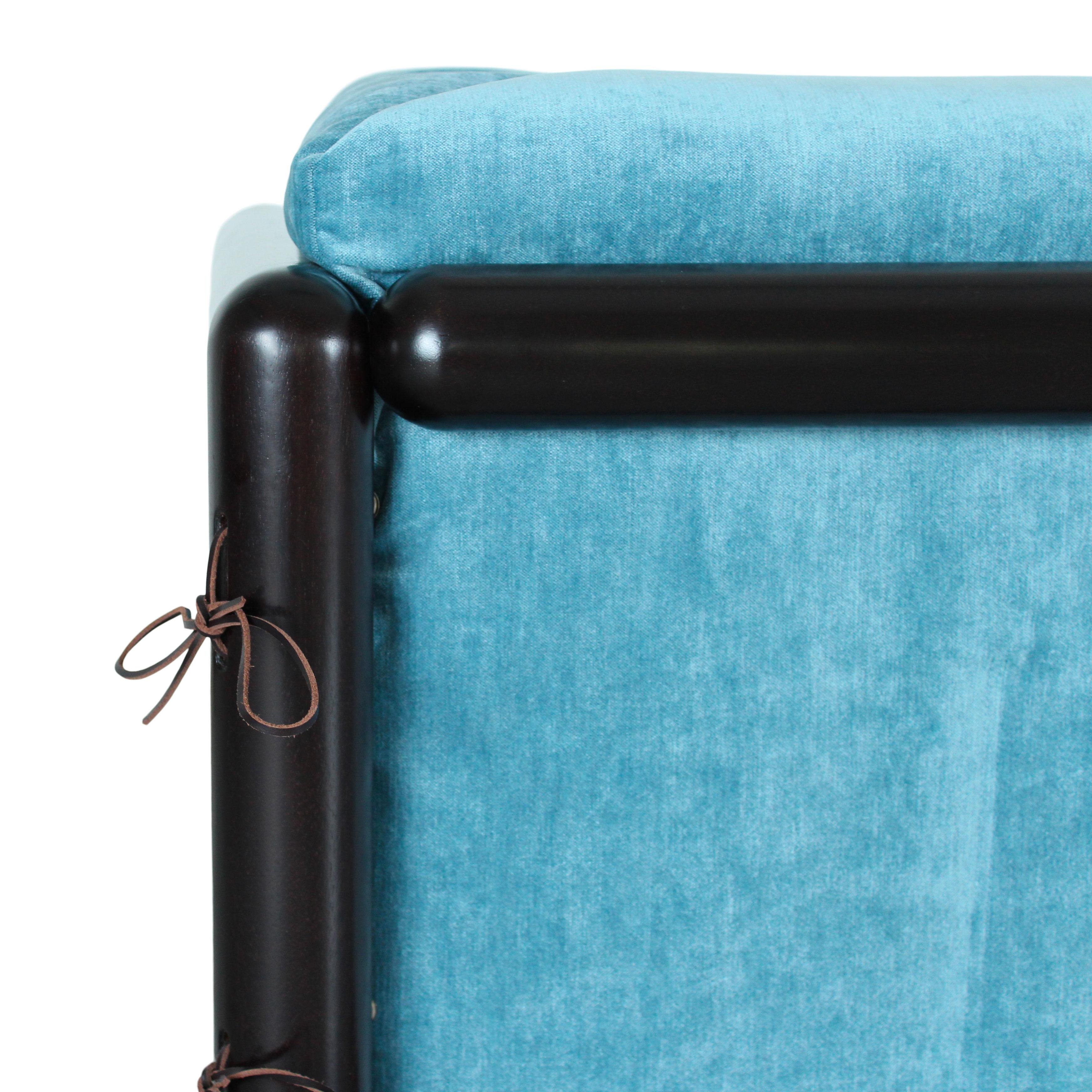 Carlo Scarpa Iroko Wood and Azure Velvet Cornaro Sofa for Studio Simon, 1974 For Sale 6