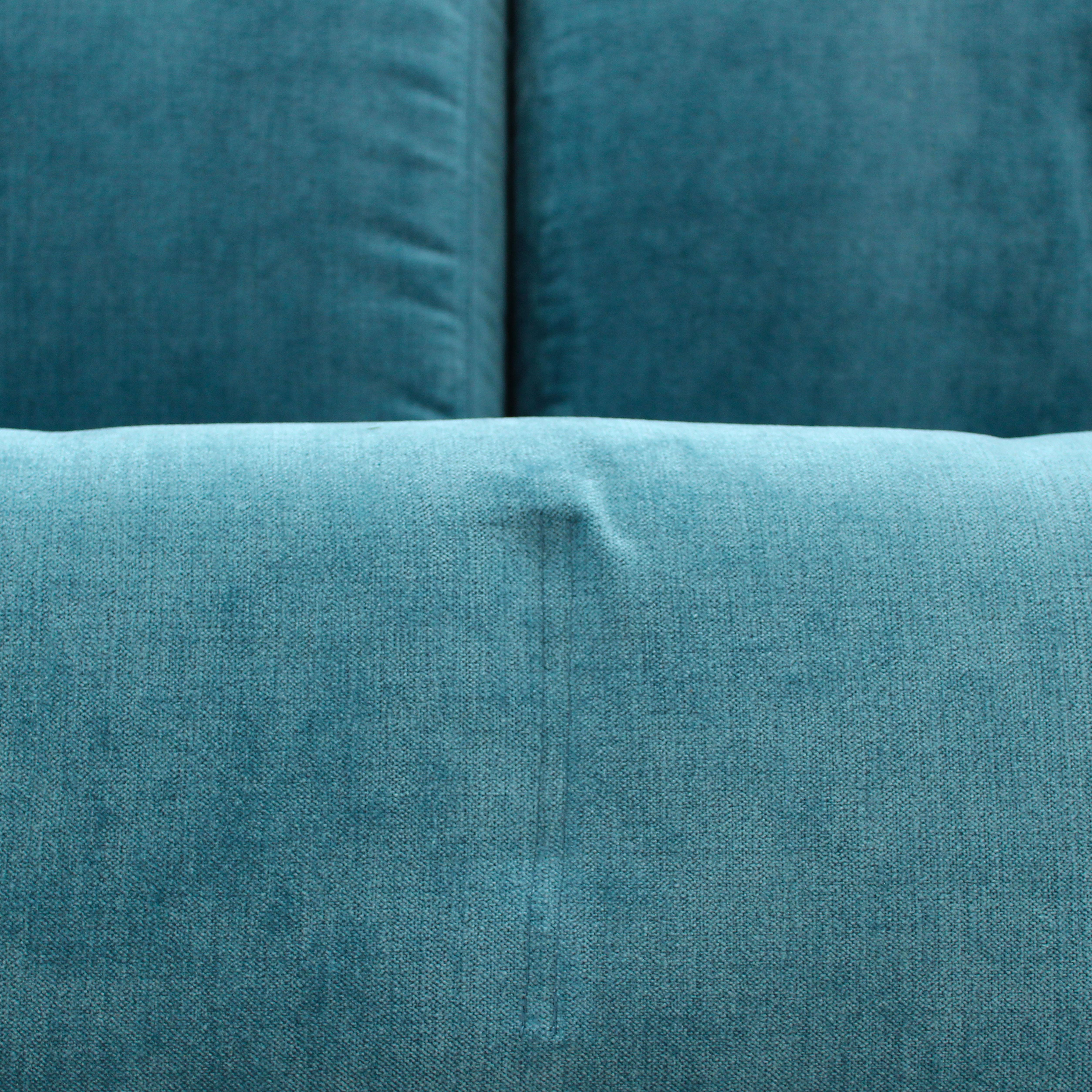 Carlo Scarpa Iroko Wood and Azure Velvet Cornaro Sofa for Studio Simon, 1974 For Sale 11