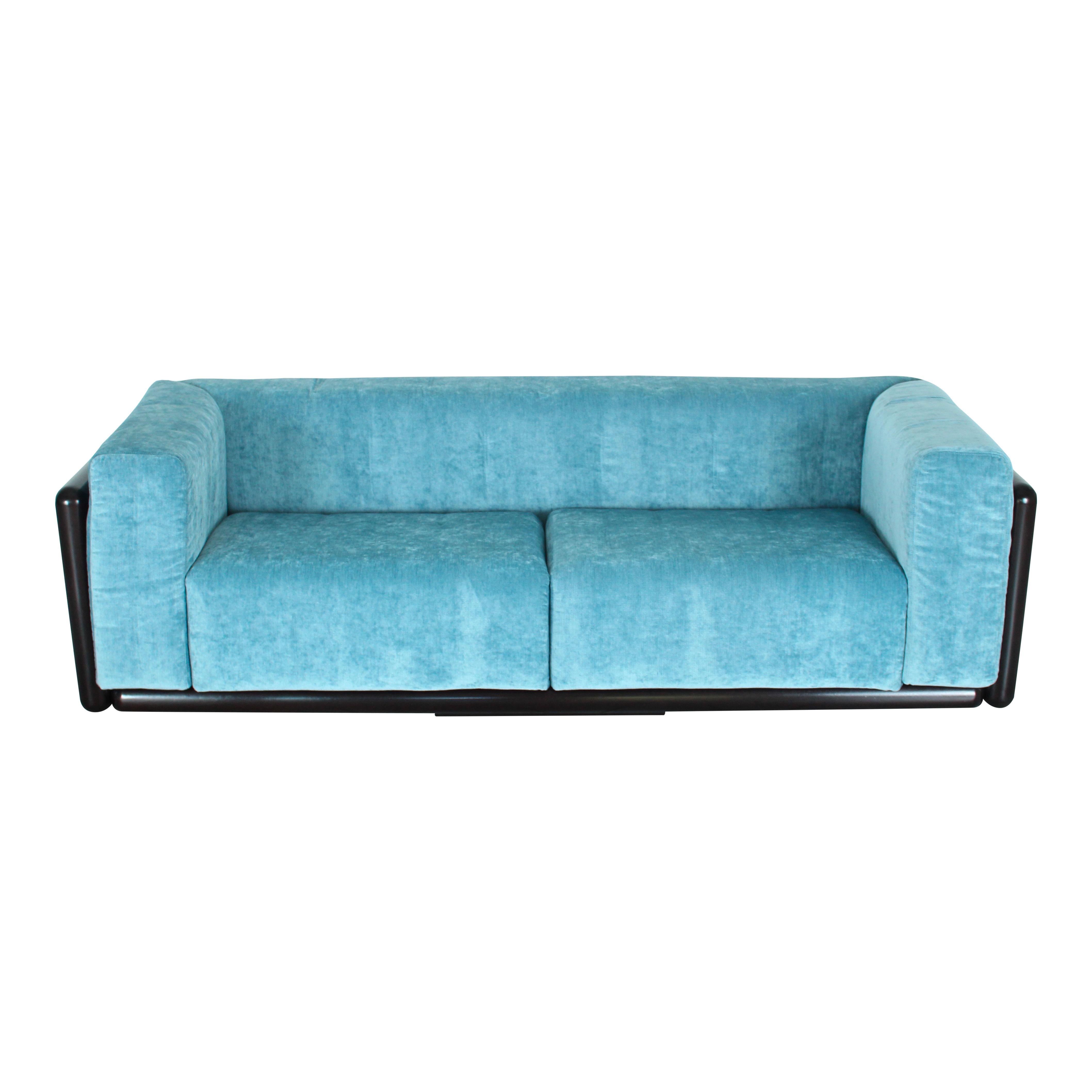 Mid-Century Modern Carlo Scarpa Iroko Wood and Azure Velvet Cornaro Sofa for Studio Simon, 1974 For Sale