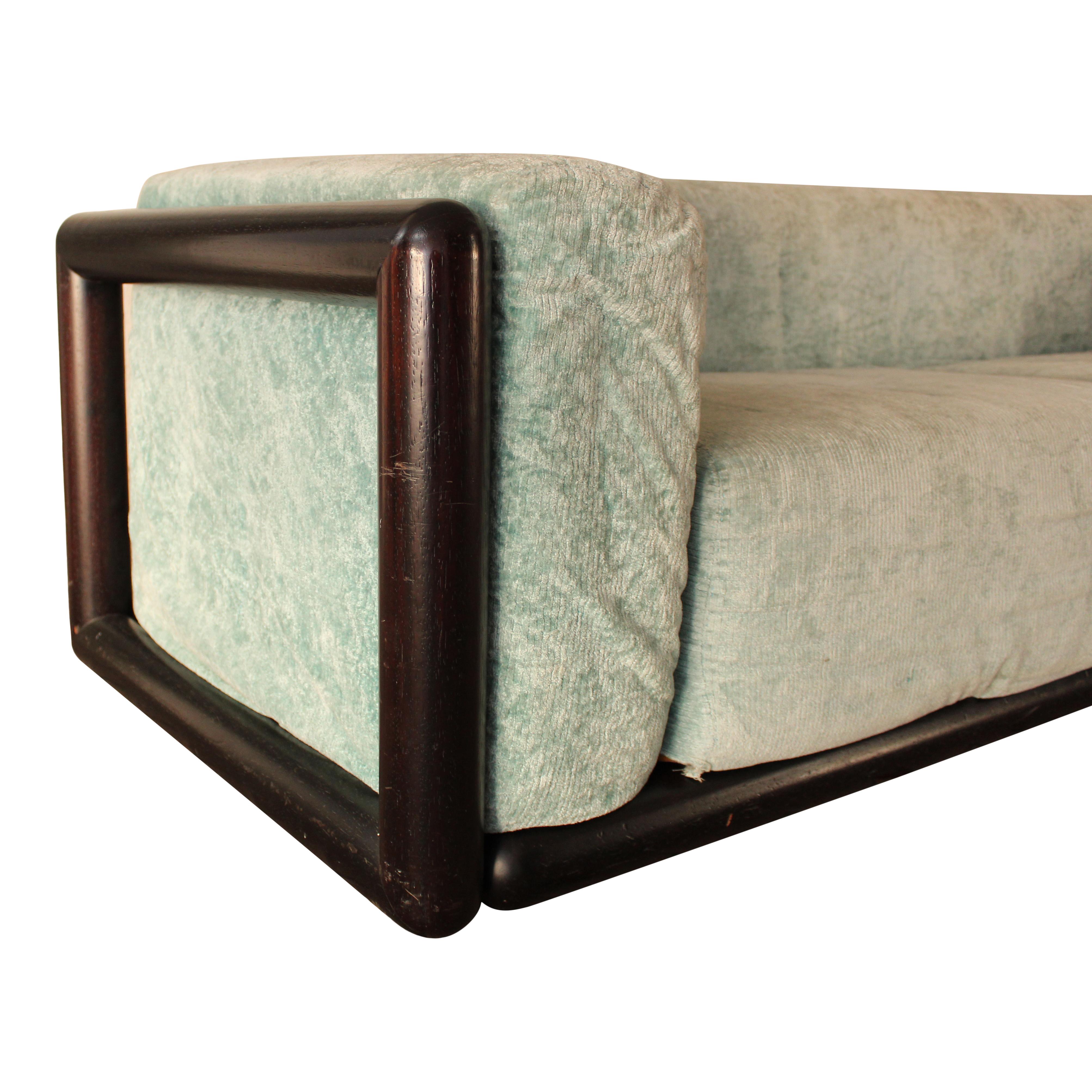 Mid-Century Modern Canapé Cornaro en bois et velours vert de Carlo Scarpa Iroko pour le Studio Simon, 1974