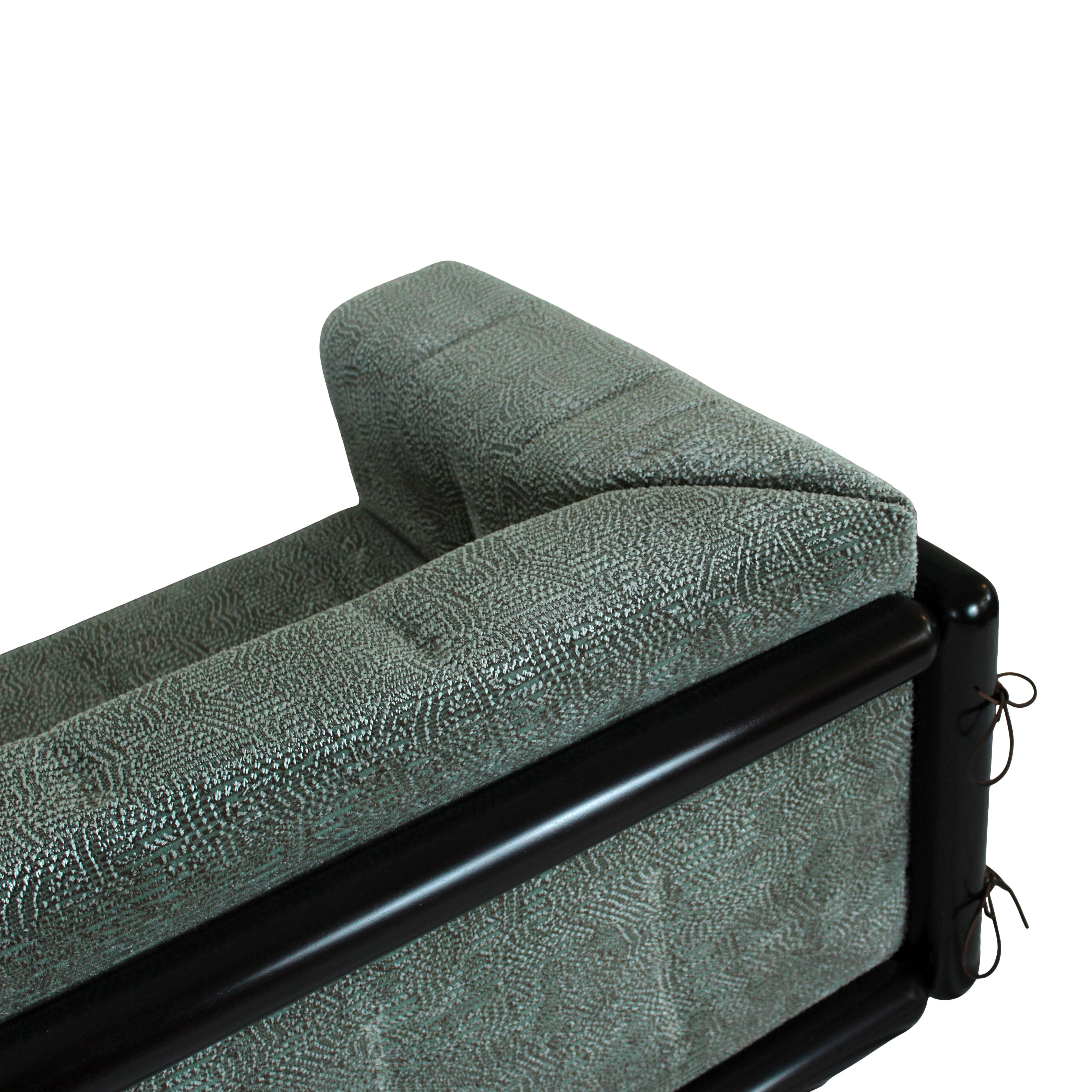 Carlo Scarpa Sofá Cornaro de madera de iroko y terciopelo jacquard para Studio Simon, 1974 en venta 5