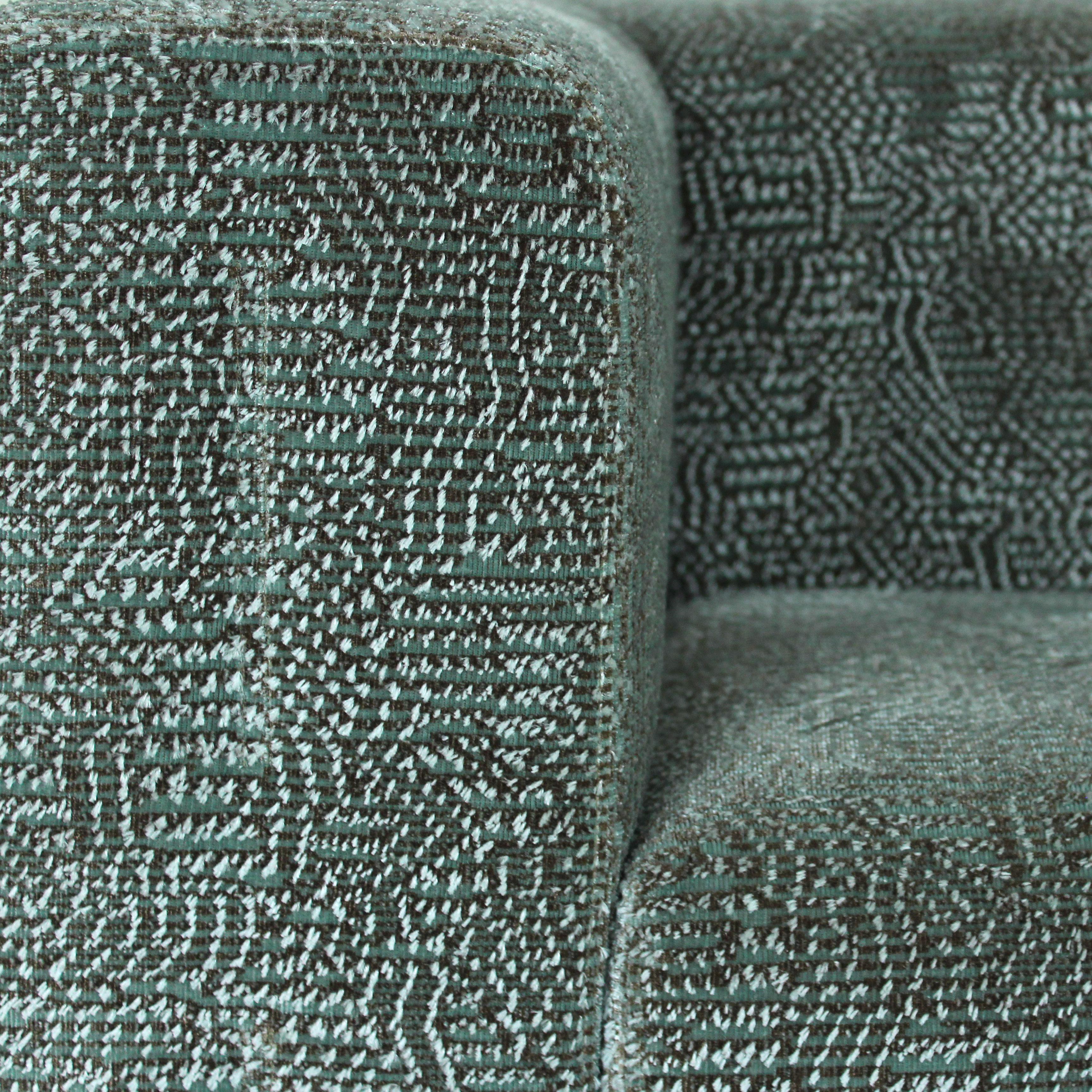 Carlo Scarpa Sofá Cornaro de madera de iroko y terciopelo jacquard para Studio Simon, 1974 en venta 7