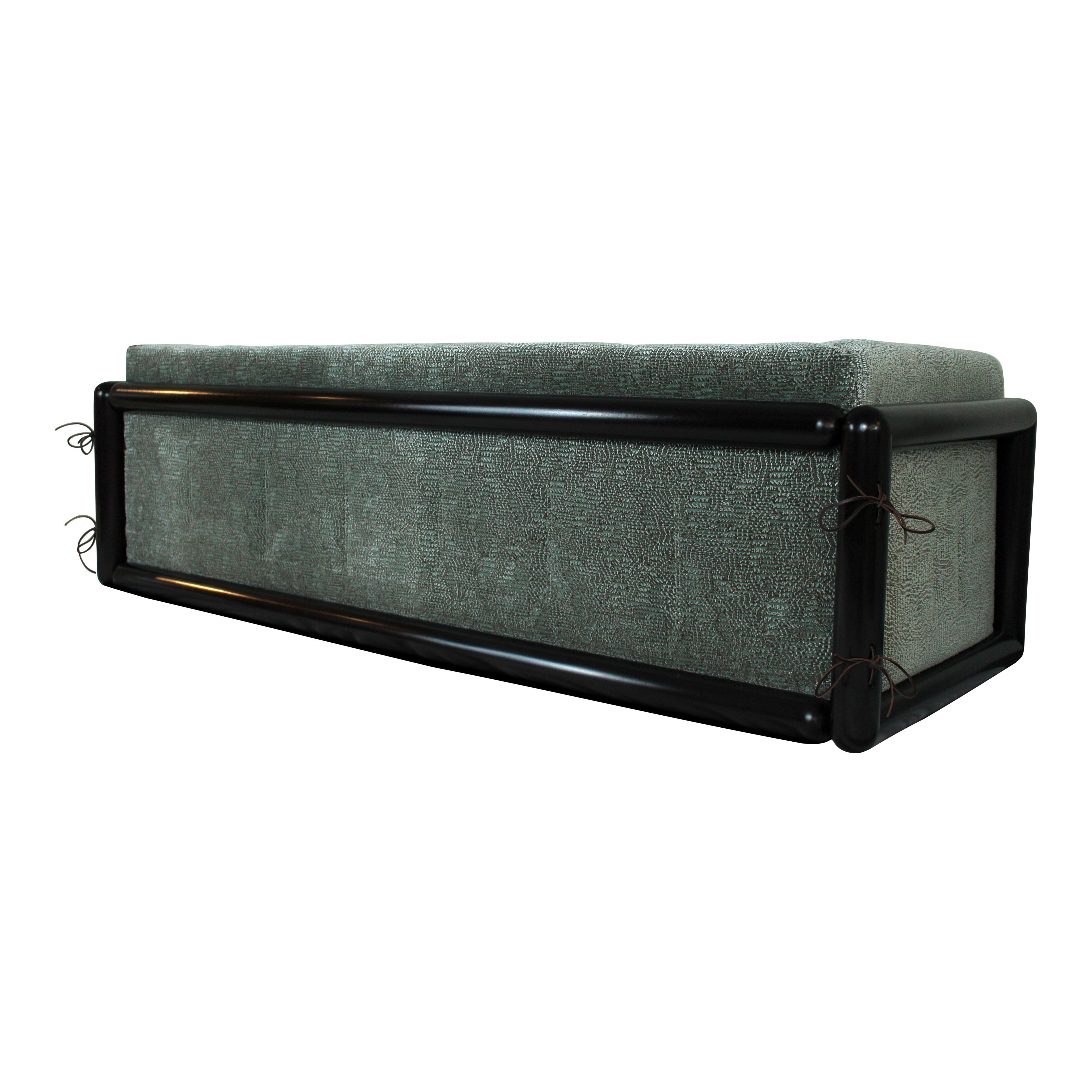 Carlo Scarpa Sofá Cornaro de madera de iroko y terciopelo jacquard para Studio Simon, 1974 en venta 2