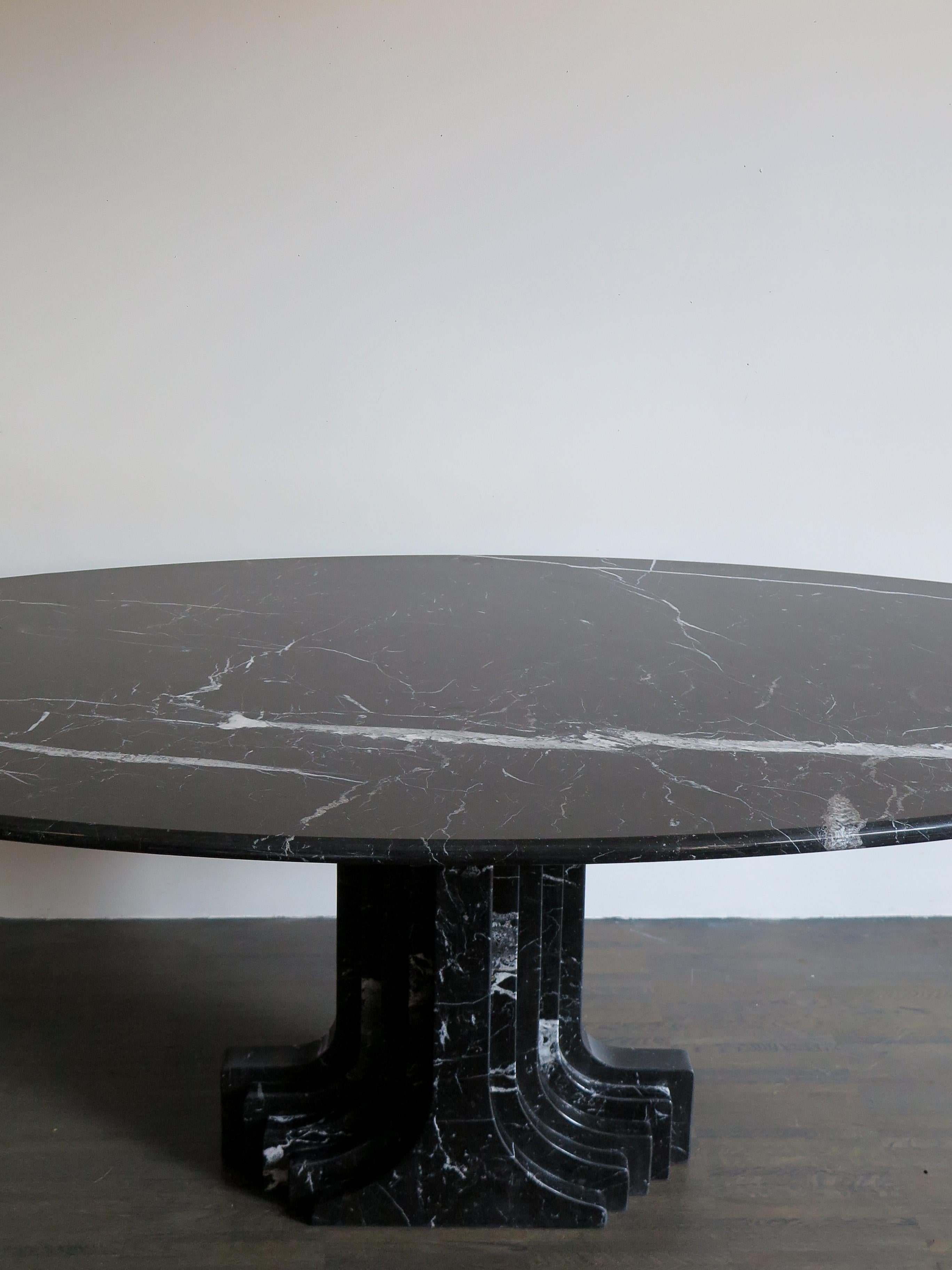 Carlo Scarpa Italian Black Marble Dining Table Model Argo for Simon, 1970s In Good Condition In Reggio Emilia, IT