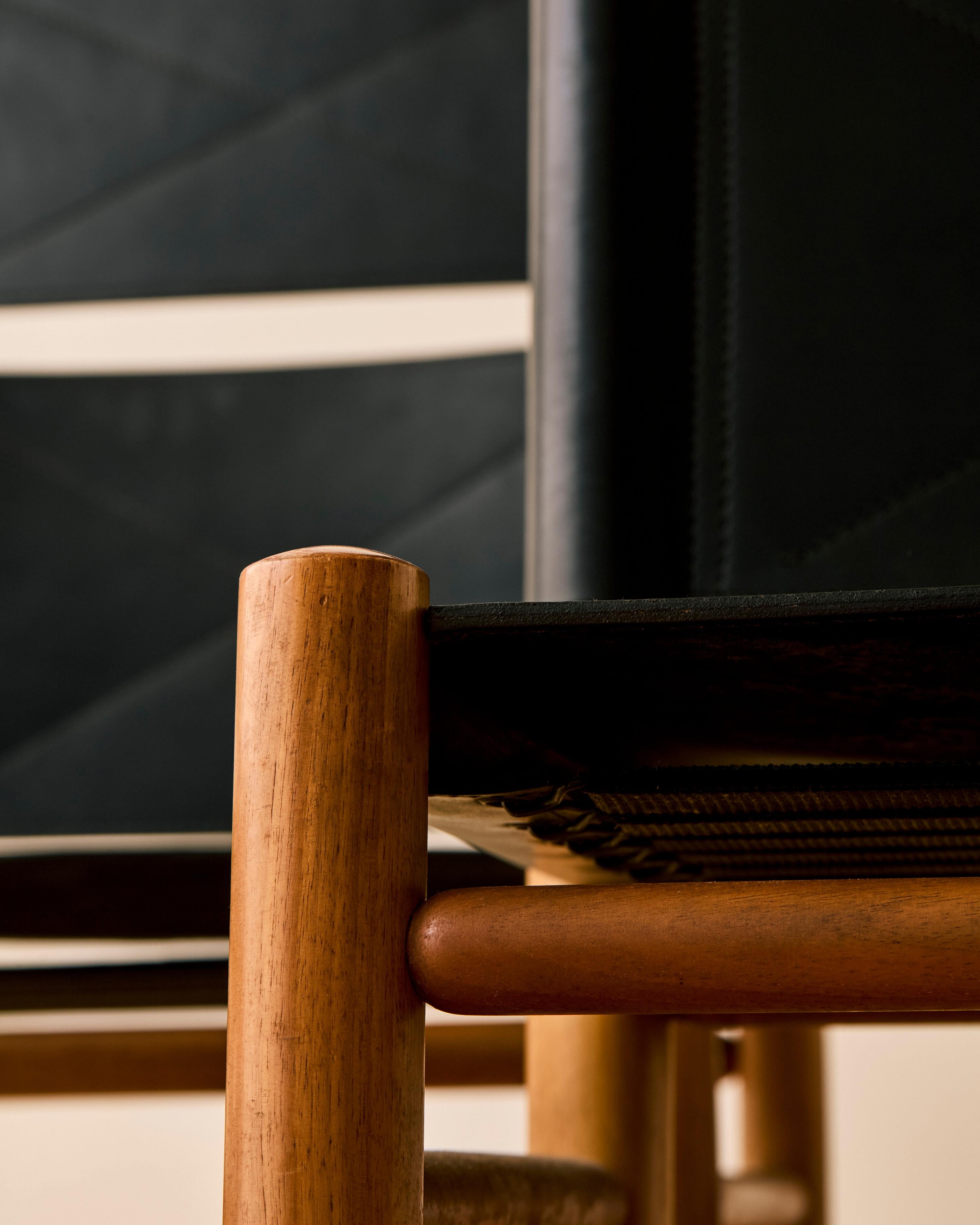 Carlo Scarpa 'Kentucky' Satz von vier Esszimmerstühlen im Angebot 4