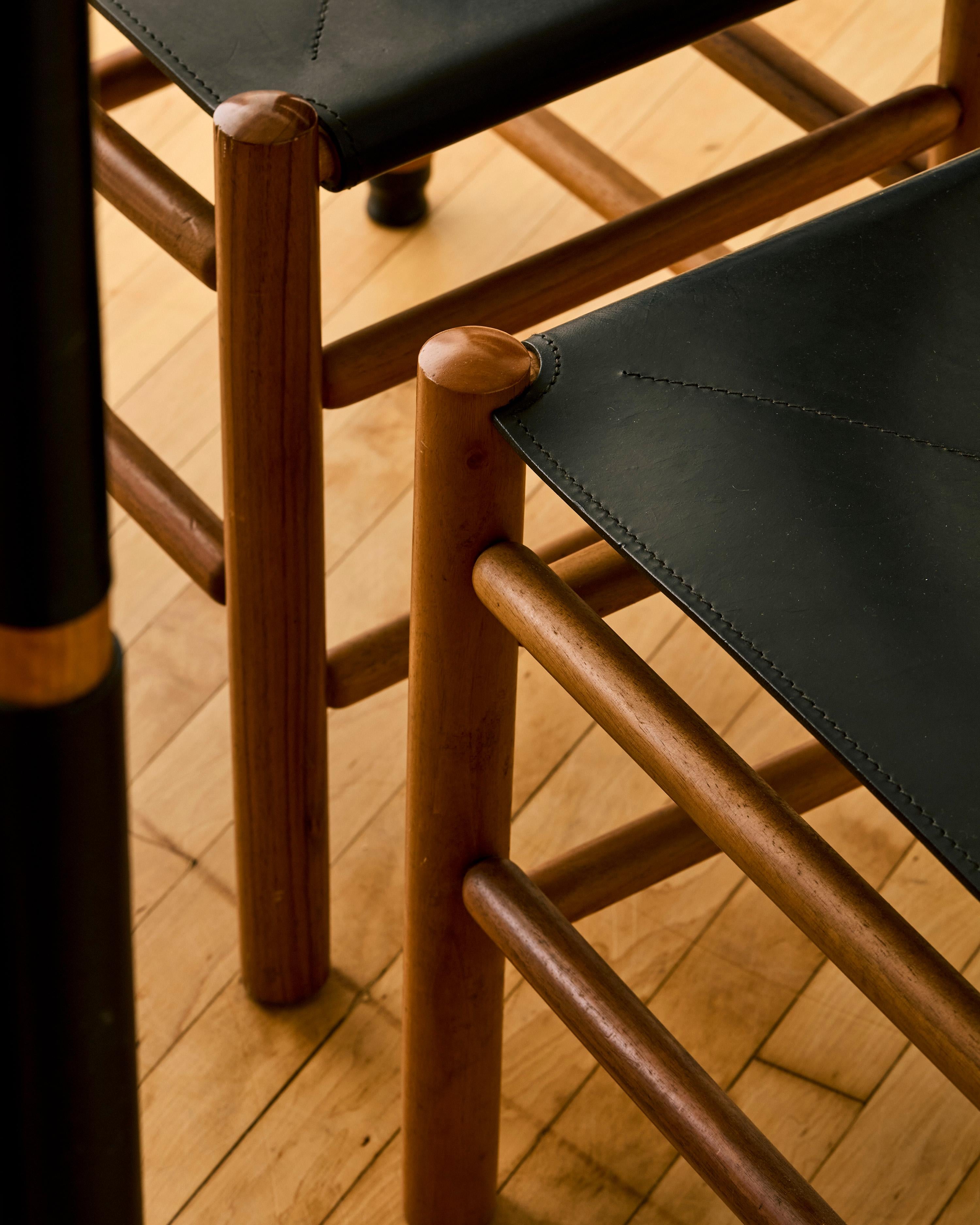 Carlo Scarpa 'Kentucky' Satz von vier Esszimmerstühlen im Angebot 1