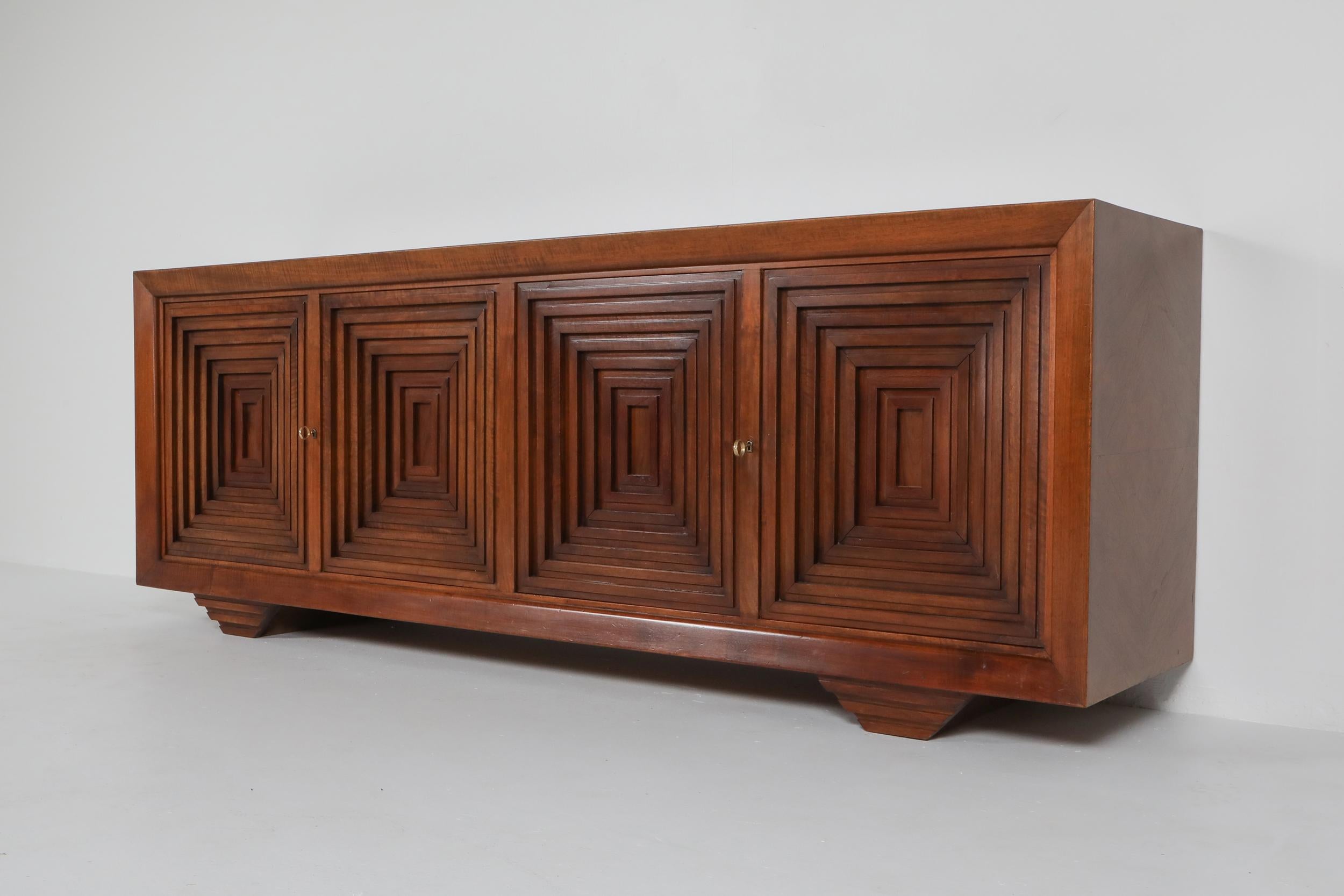Carlo Scarpa masterpiece credenza in walnut, Italy 1960s In Good Condition In Antwerp, BE