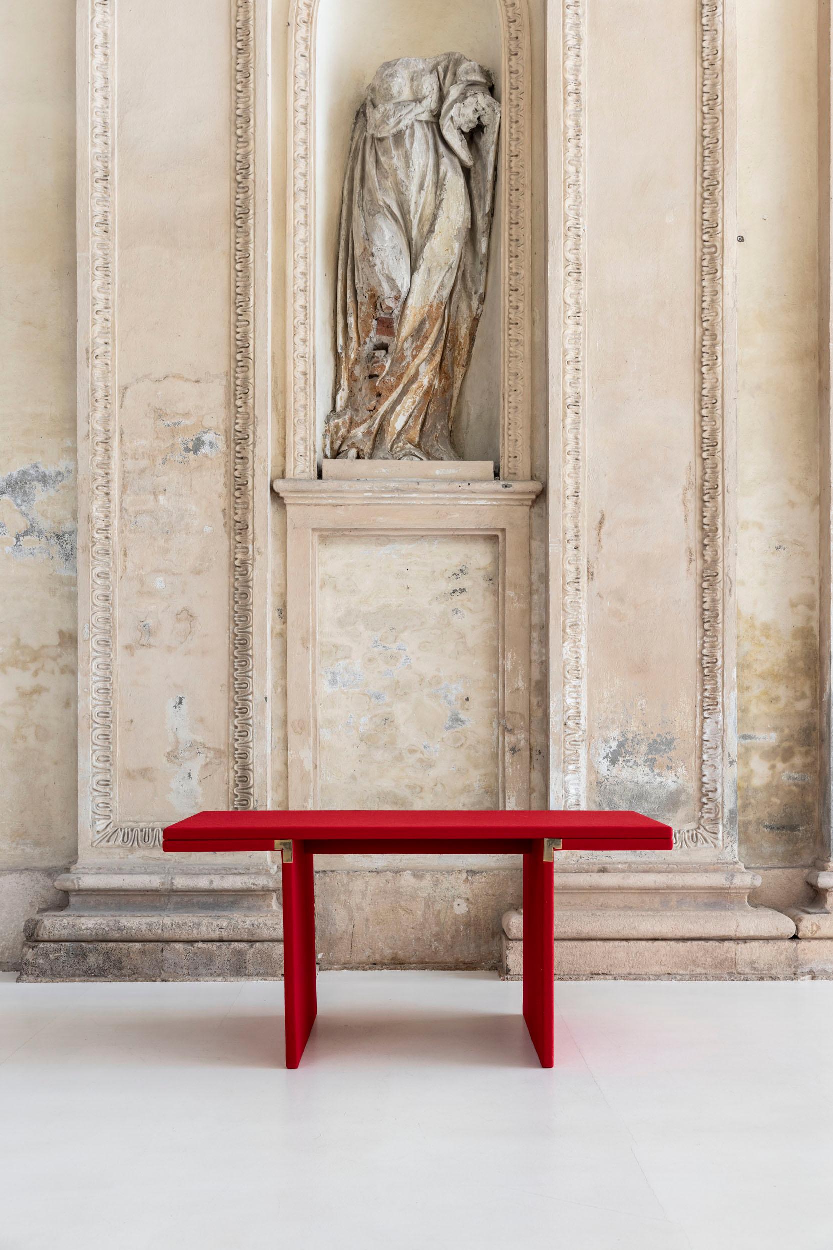 Rare table model Mexana 154 by Carlo Scarpa for Simon Gavina, designed in 1970s. This table stands out for its combination of elegance, functionality, and craftsmanship. The design is characterized by the sophisticated use of materials and a visual