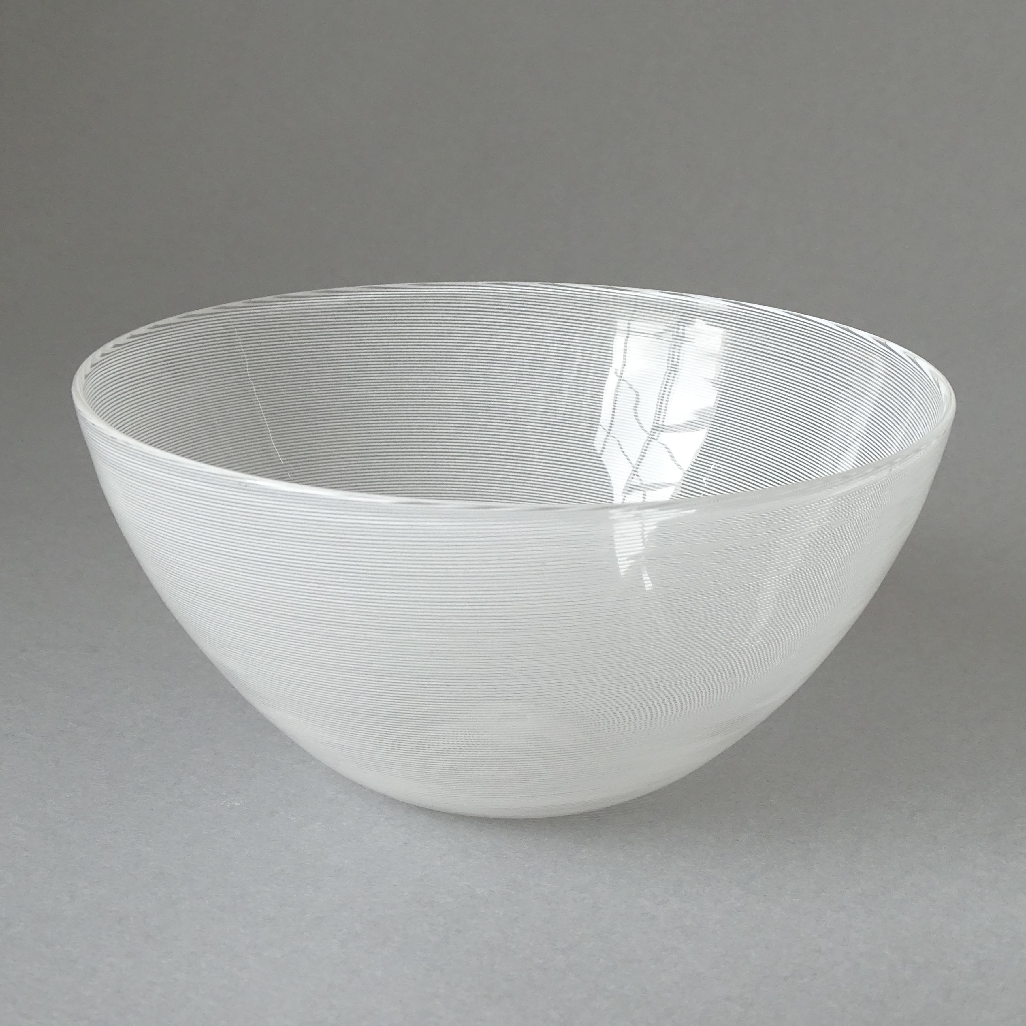 Metà XX secolo Ciotola in vetro di Carlo Scarpa Mezza Filigrana per Venini, Italia 1936
