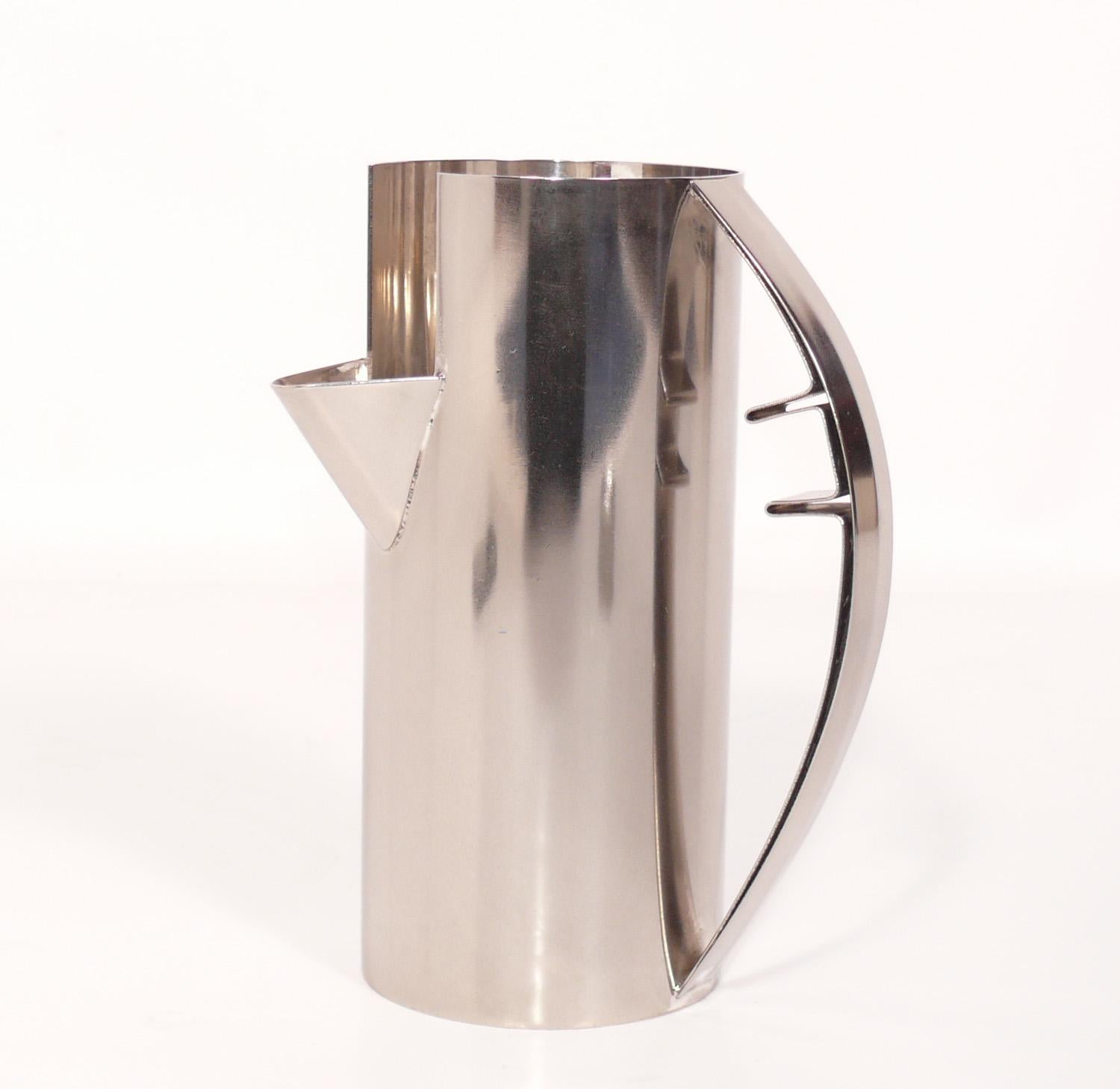 Modernist Silver Plate Pitcher, designed by Carlo Scarpa for Cleto Munari, Italy, circa 1970s. It has been hand polished.
