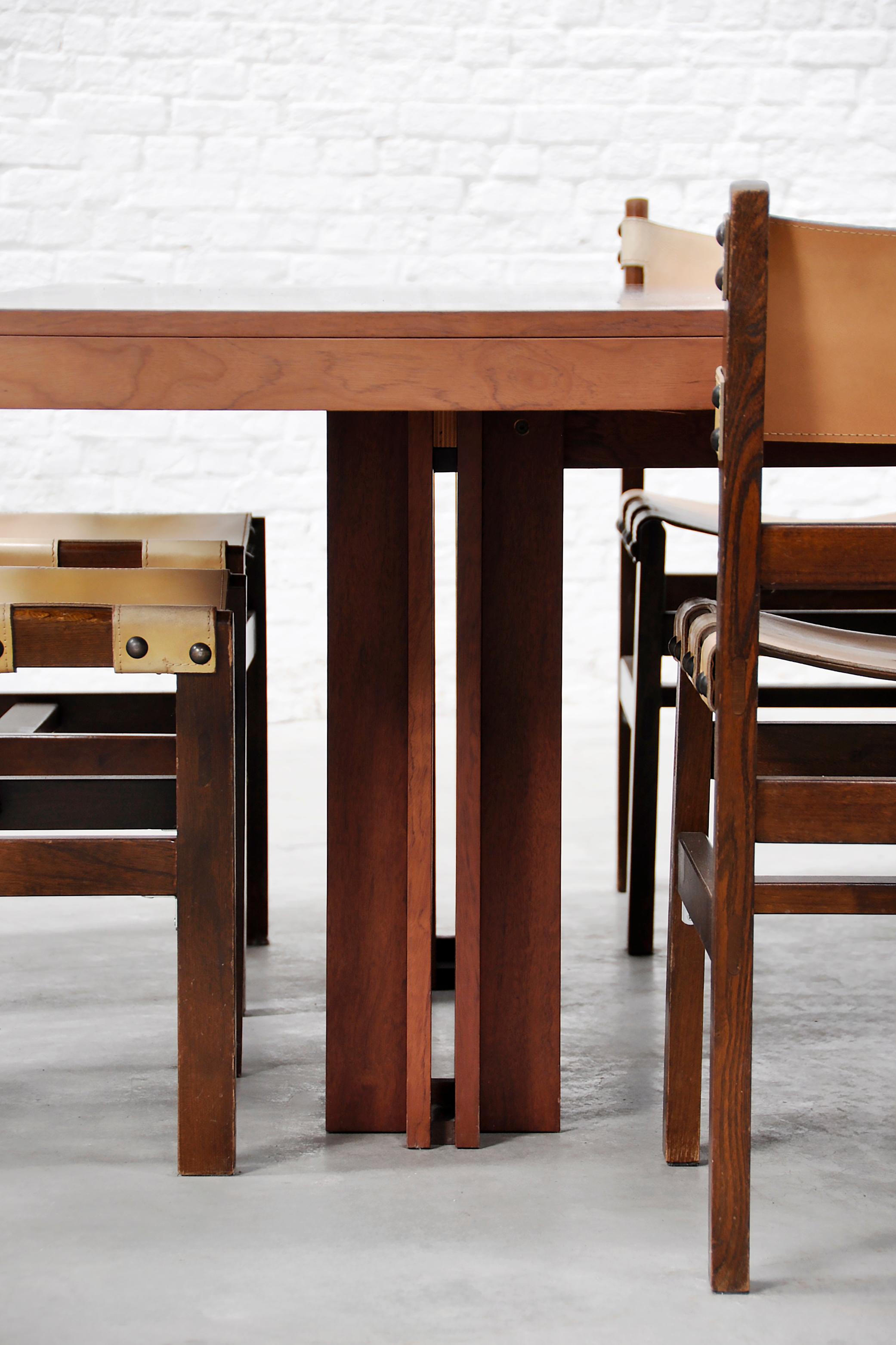 Carlo Scarpa 'Quatour' Dining Table in Walnut, Simon Gavina, Italy, 1974 For Sale 7