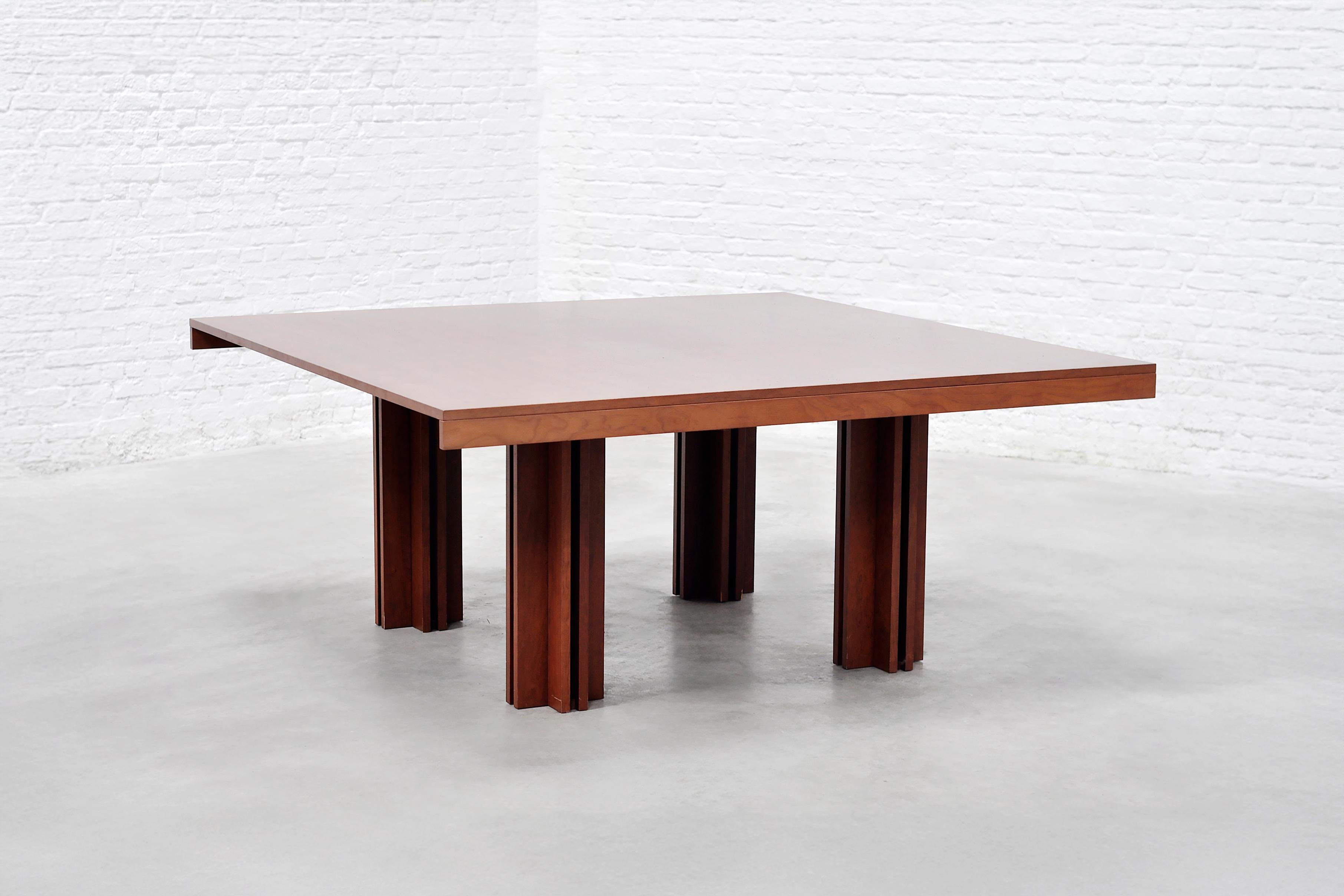 Carlo Scarpa 'Quatour' Dining Table in Walnut, Simon Gavina, Italy, 1974 For Sale 1