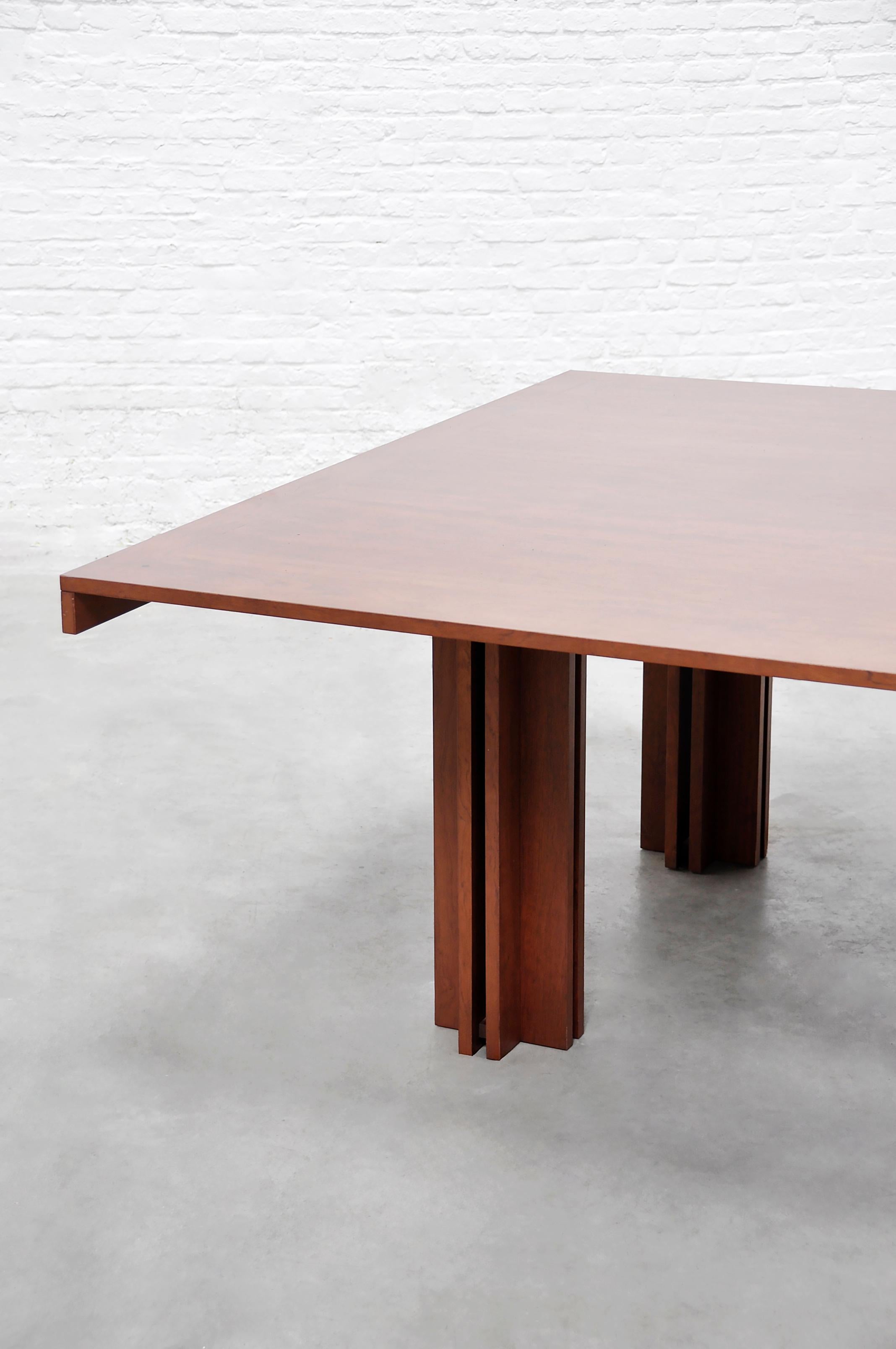 Carlo Scarpa 'Quatour' Dining Table in Walnut, Simon Gavina, Italy, 1974 For Sale 2