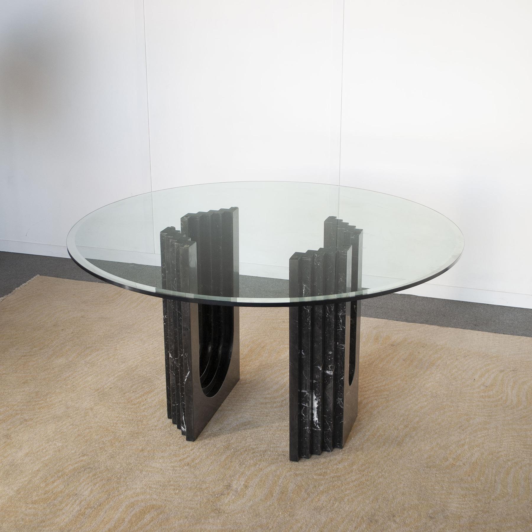 Italian Carlo Scarpa round table for Cattelan 1970s
