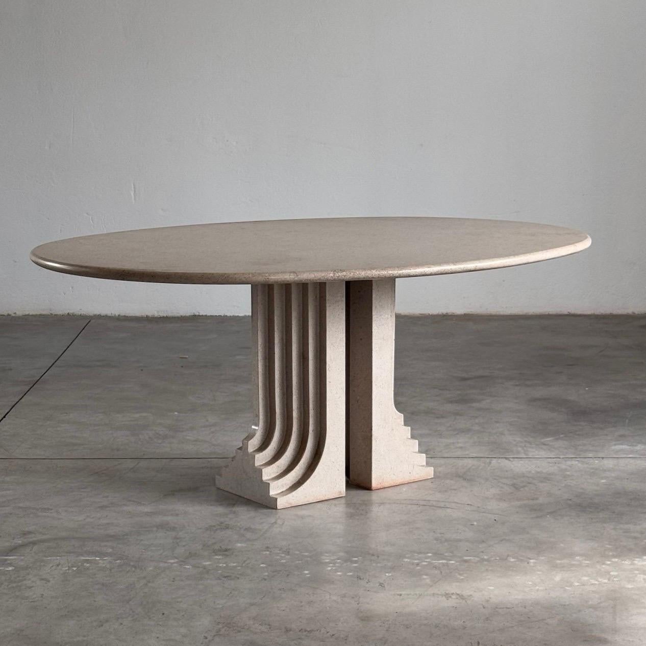The architectural thinking of Carlo Scarpa is especially evident in this piece.
Designed in 1971 for the ‘Ultrarazionale’ collection by Simon Gavina, the ‘Samo’ dining table consists of two fluted pillar-like bases supporting a single, floating oval