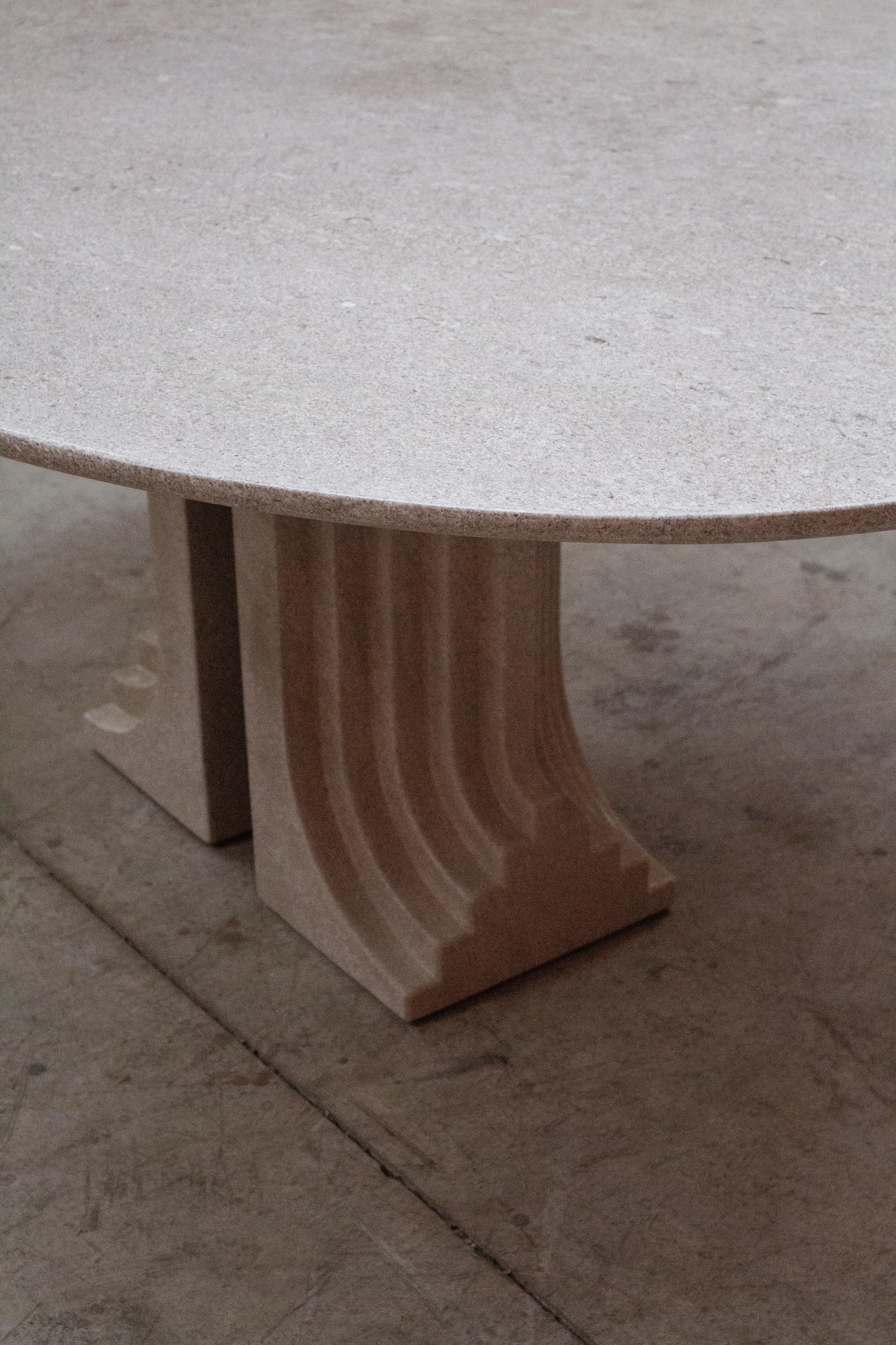 Granit Table ovale « Samo » de Carlo Scarpa pour Simon Gavina, 1971 en vente