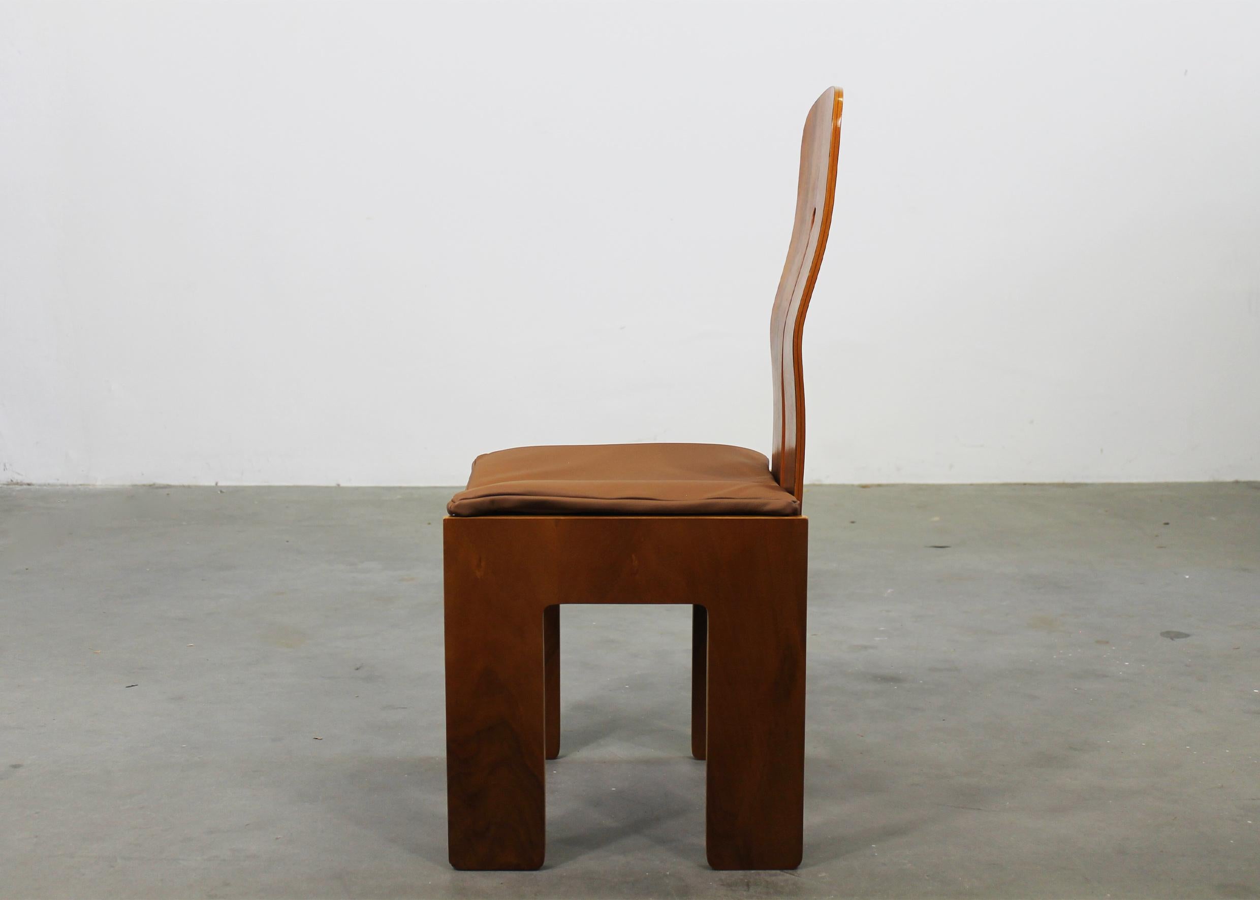 Carlo Scarpa Set di quattro 1934 765 in Wood con cuscino in pelle di Bernini 1977 in vendita 2