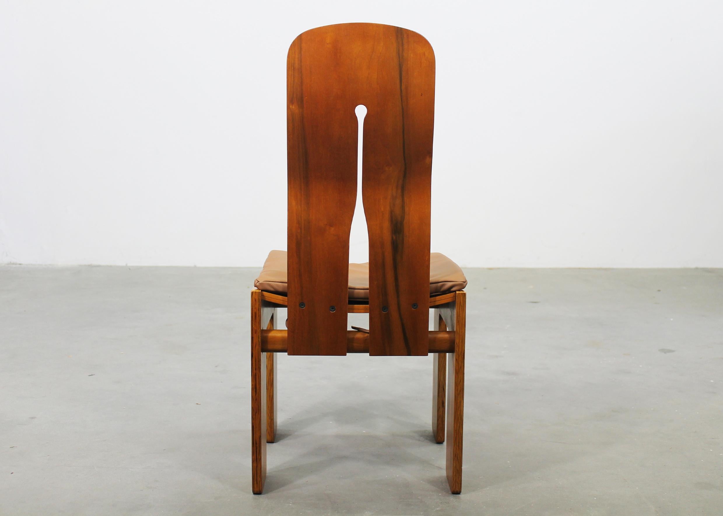 Carlo Scarpa Set di quattro 1934 765 in Wood con cuscino in pelle di Bernini 1977 in vendita 1