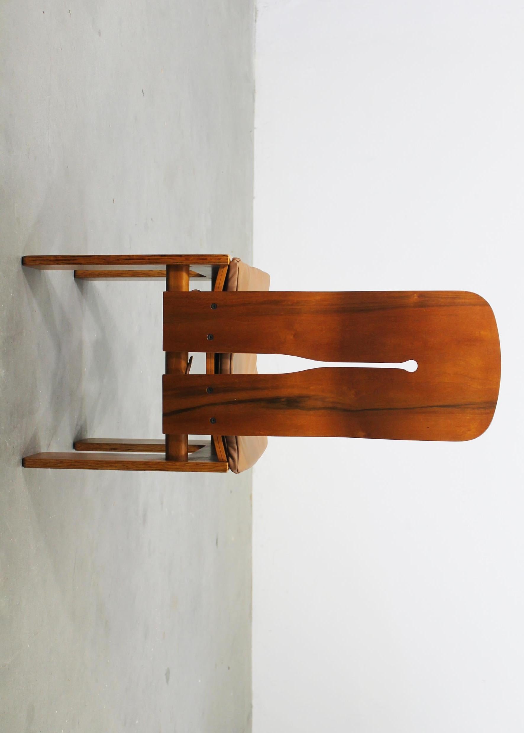 Fin du 20e siècle Carlo Scarpa lot de quatre 1934 765 en bois avec coussin en cuir par Bernini 1977 en vente
