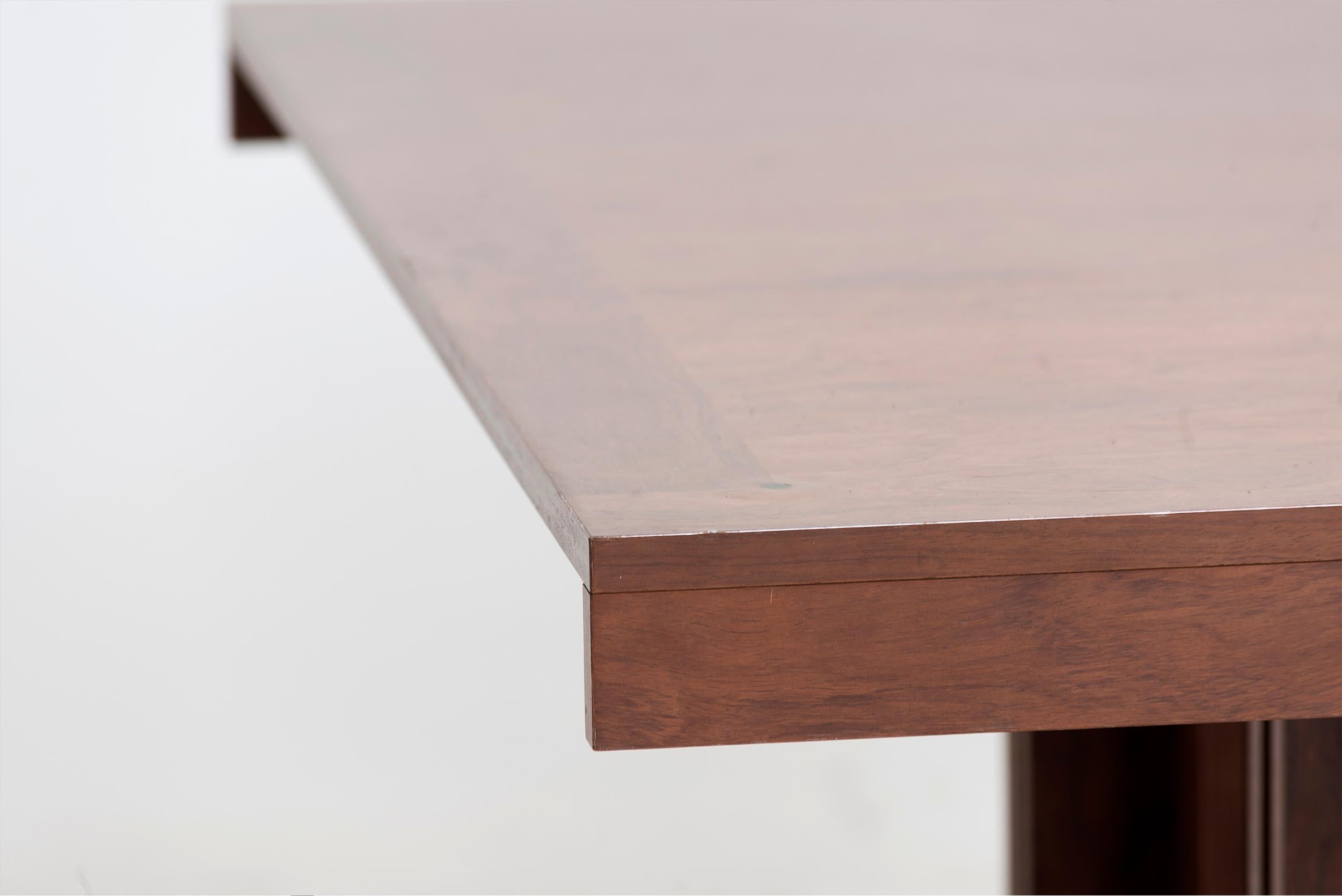 Carlo Scarpa, Small Dining Table Model “Quatour”, Walnut, Italy 1974 In Good Condition For Sale In Barcelona, ES