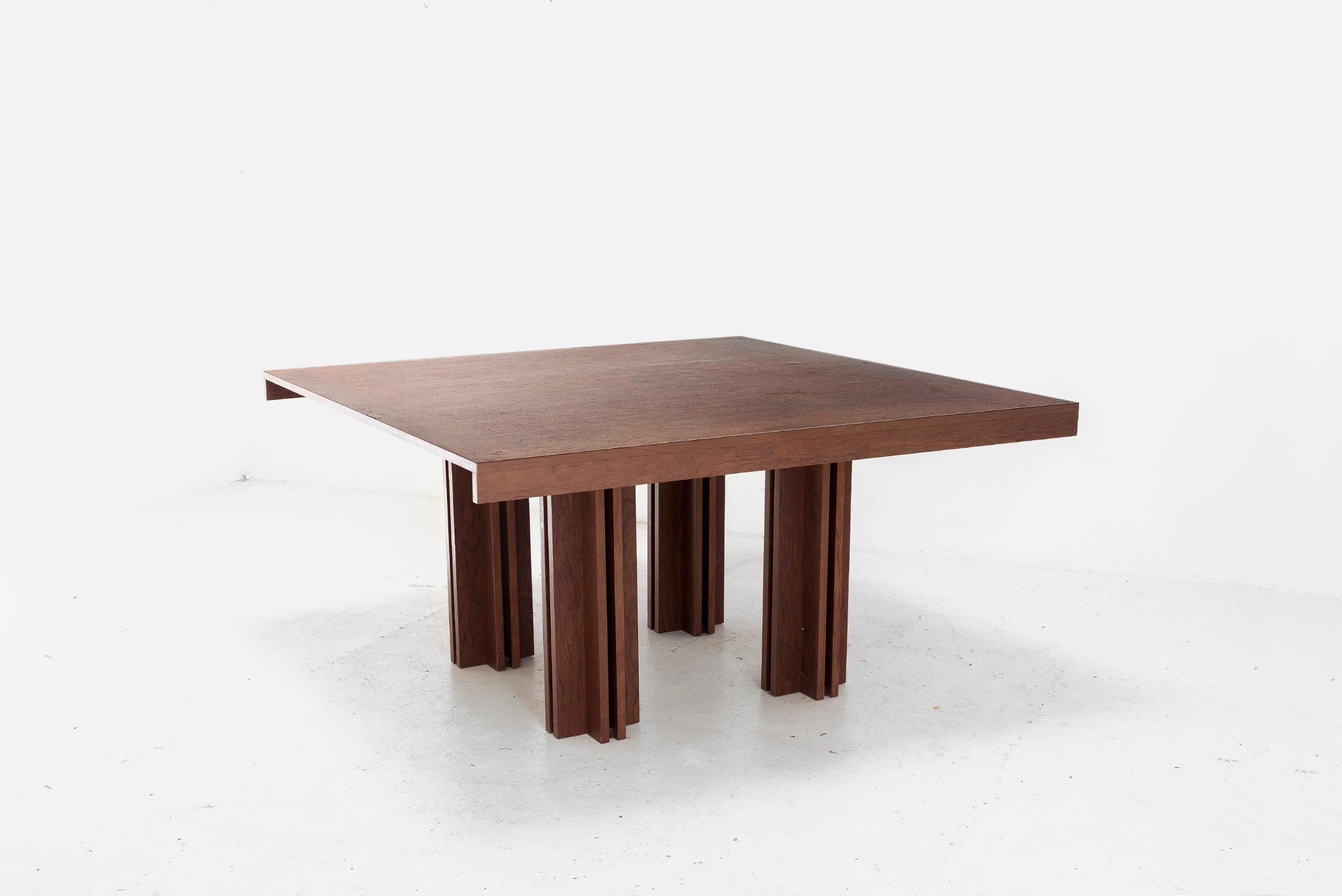 Carlo Scarpa, Petite table de salle à manger Modèle Quatour, Noyer, Italie 1974 en vente 2