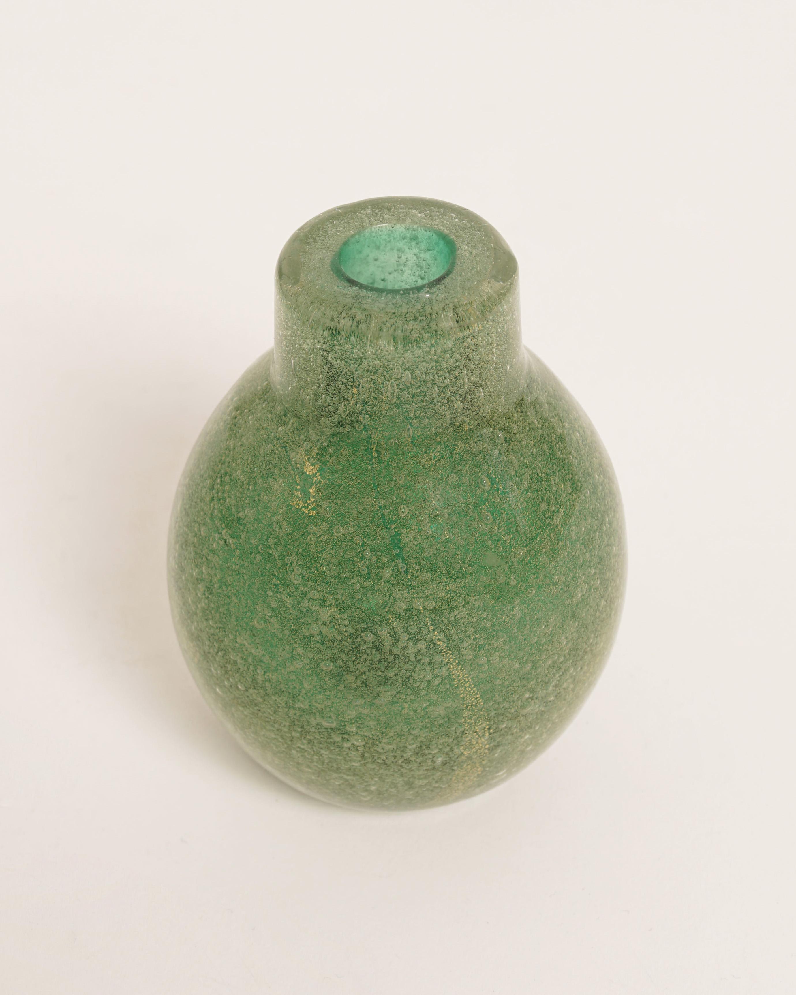 Carlo Scarpa
 'Sommerso a bolicine' Vase, c. 1935
Execution: Venini & C. Cased glass, clear, green and gold.
Signed: Venini murano (acid stamp).
H : 11 cm (4.3