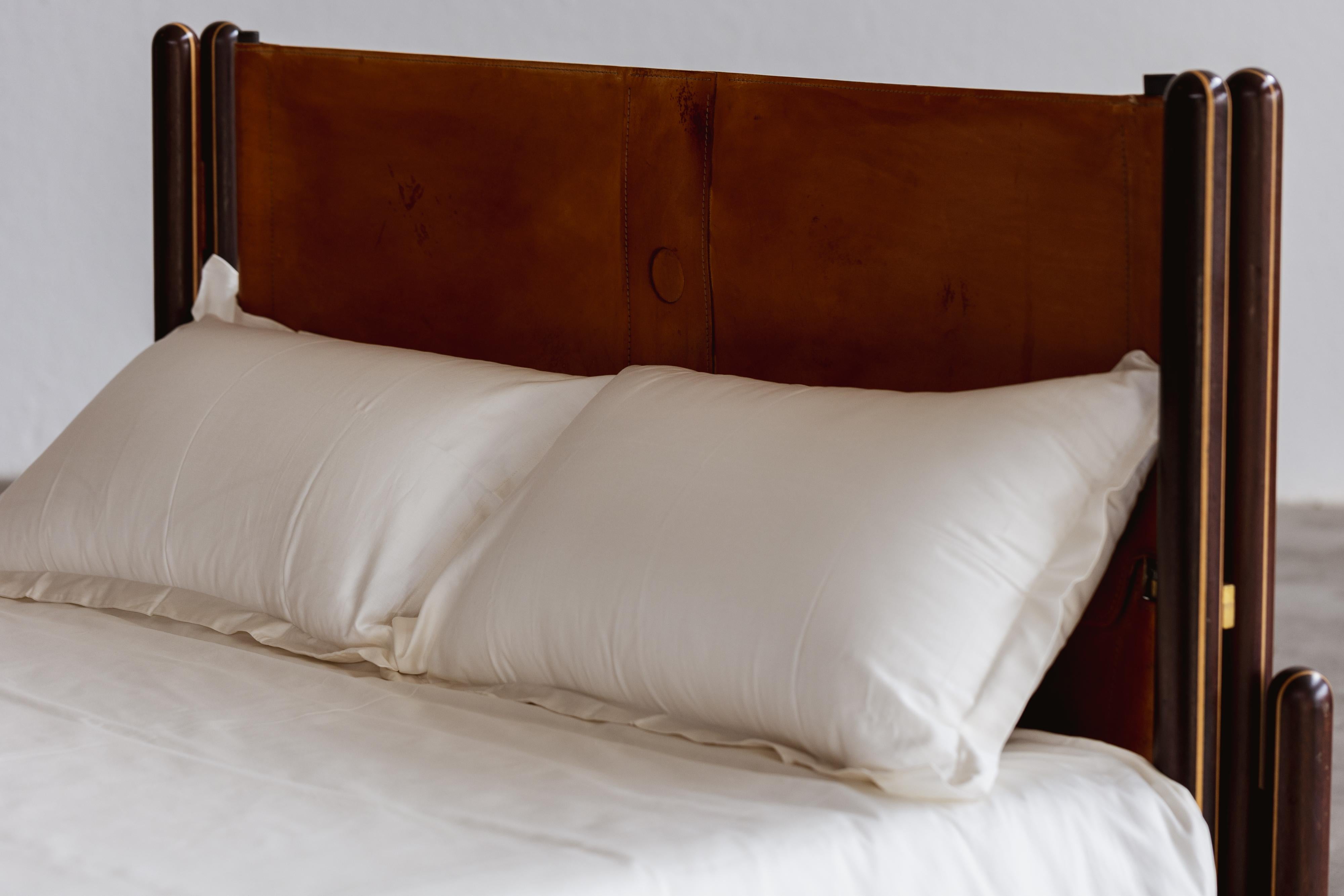 Italian Carlo Scarpa “Toledo” Bed for Simon Gavina, 1975 For Sale