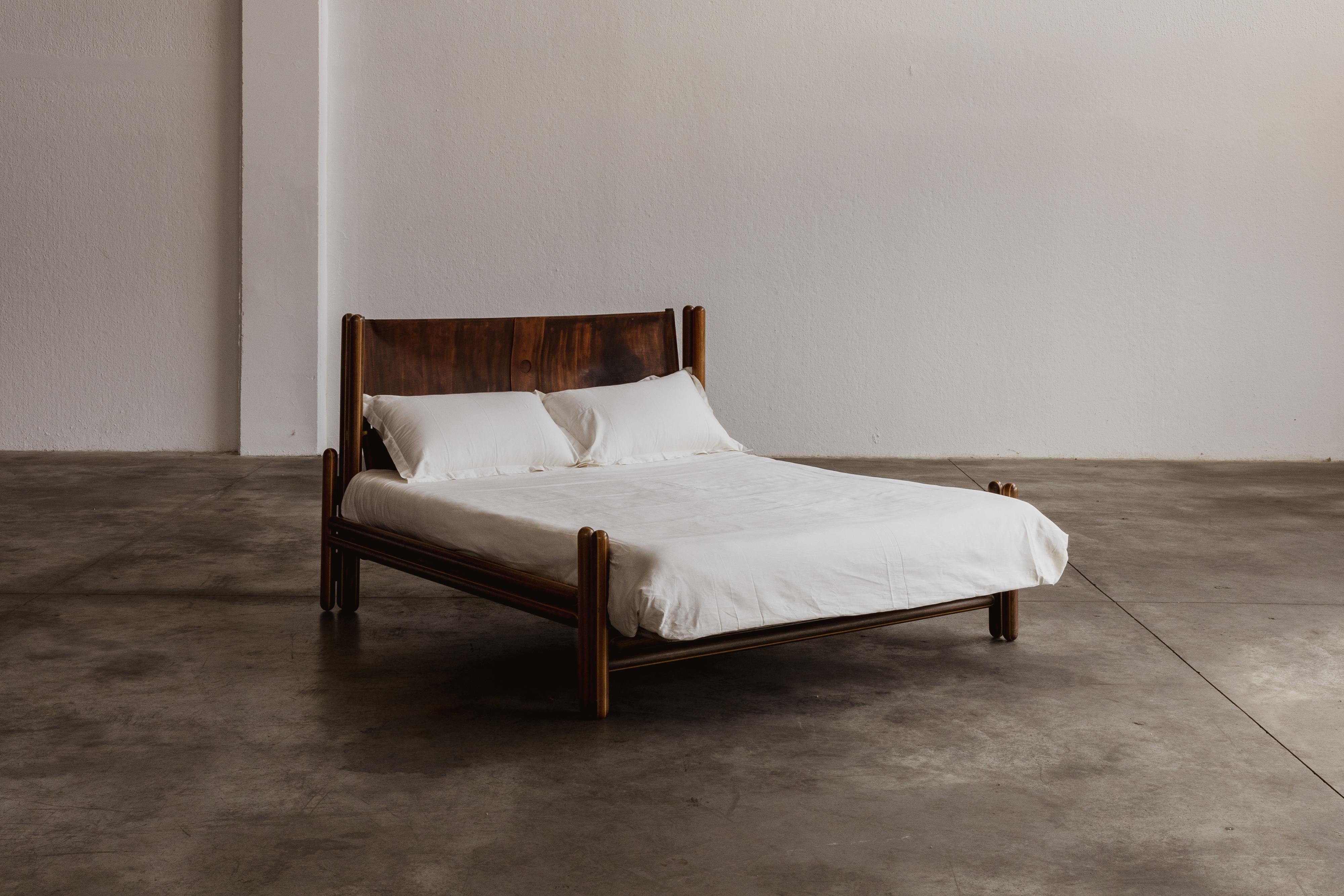 Carlo Scarpa “Toledo” Bed for Simon Gavina, 1975 For Sale 6