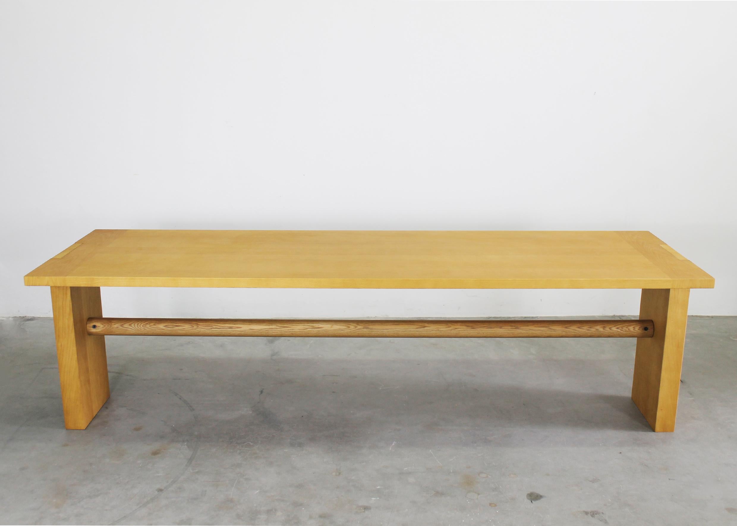 Mesa Carlo Scarpa Valmarana de madera de fresno por Simon Gavina Años 70 Moderno de mediados de siglo en venta