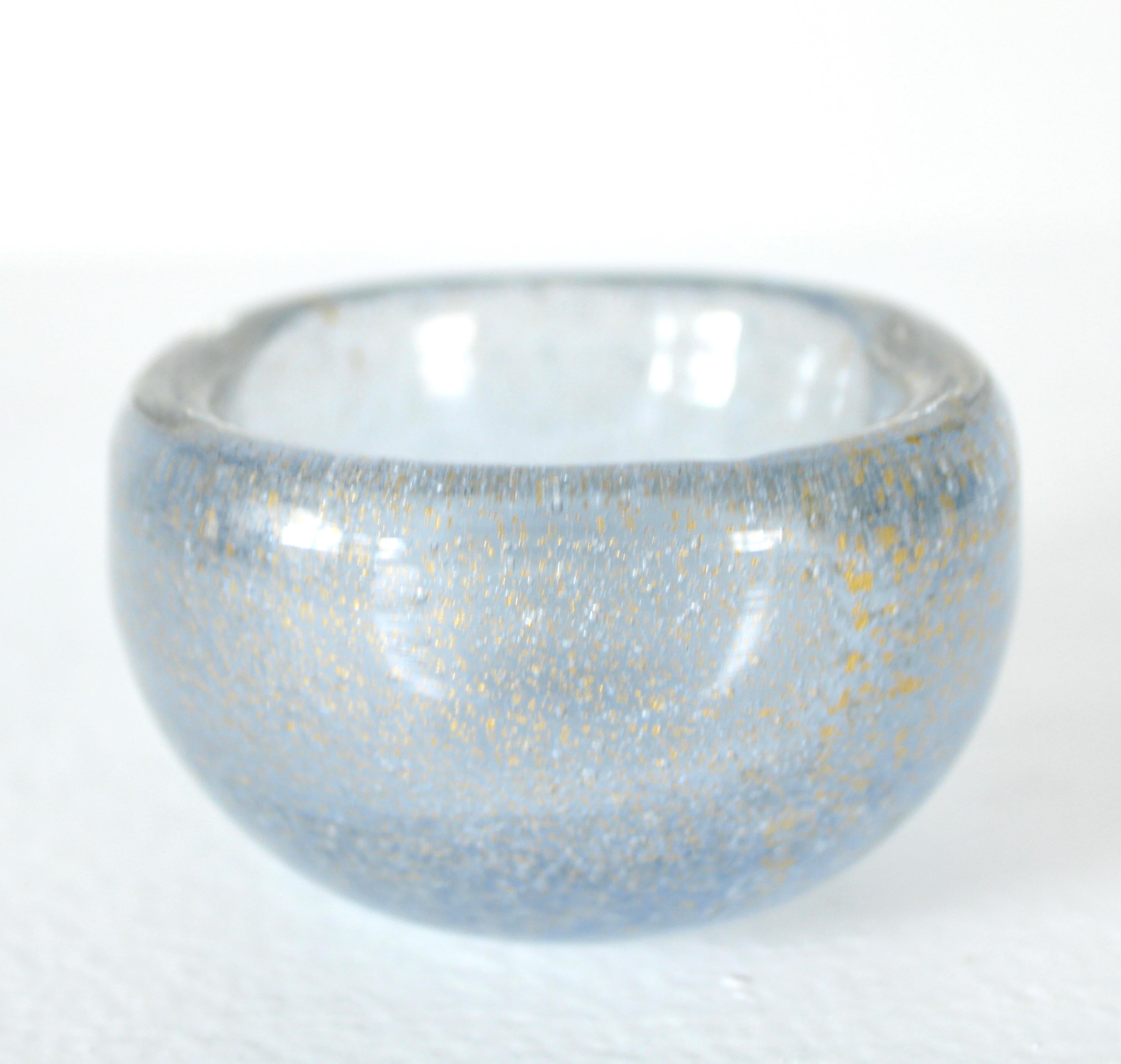 Small Carlo Scarpa bullicante Murano bowl.
The is very pale and the gold like gold stars sparkling in a sky. Unusual colors.
The Venini glass works was started in 1921 by Paolo Venini, Giacomo Cappellin, and Andrea Rioda. The company was named