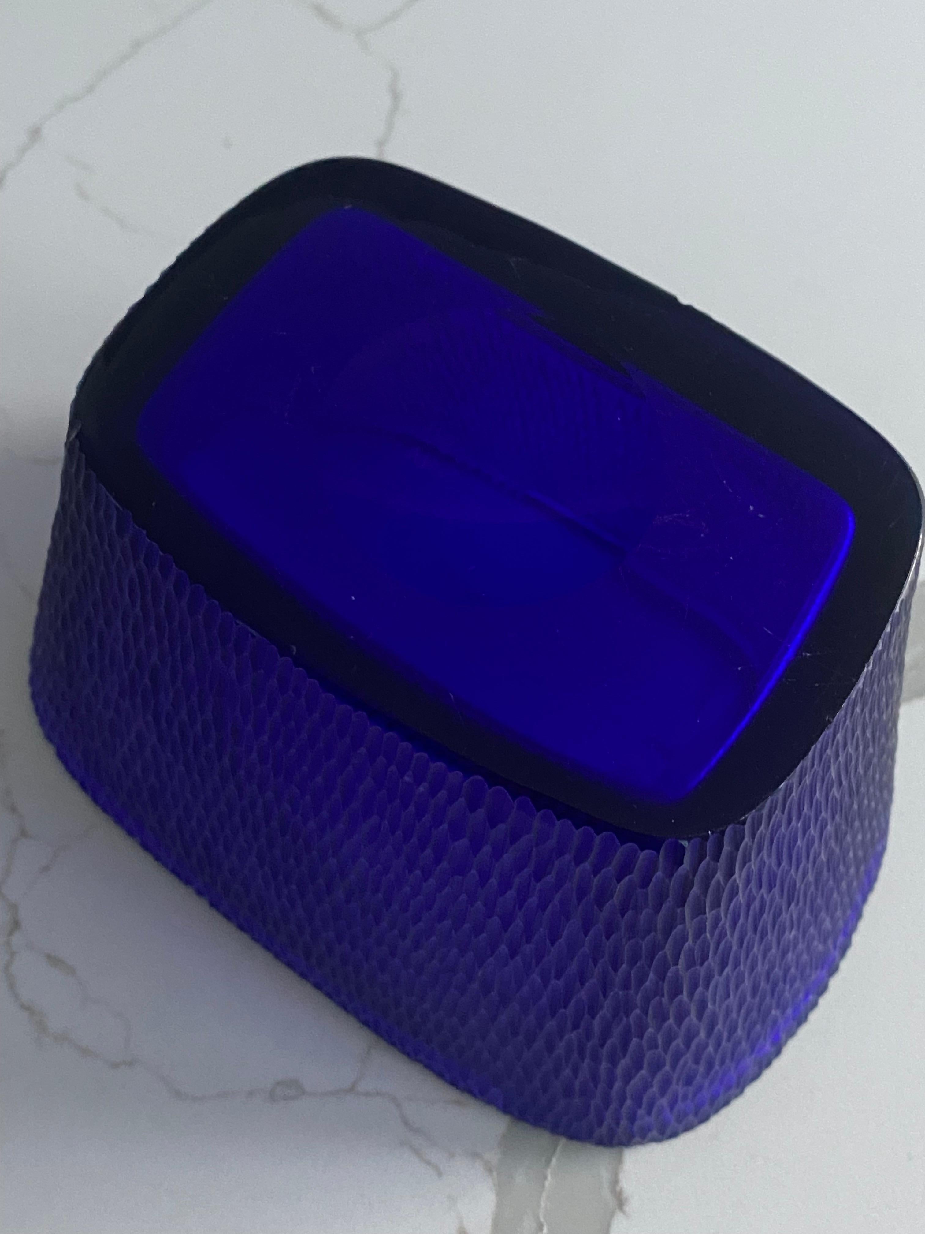 Metà XX secolo Vaso in vetro di Carlo Scarpa Venini Batutto 1940s Italia blu cobalto firmato all'acido in vendita
