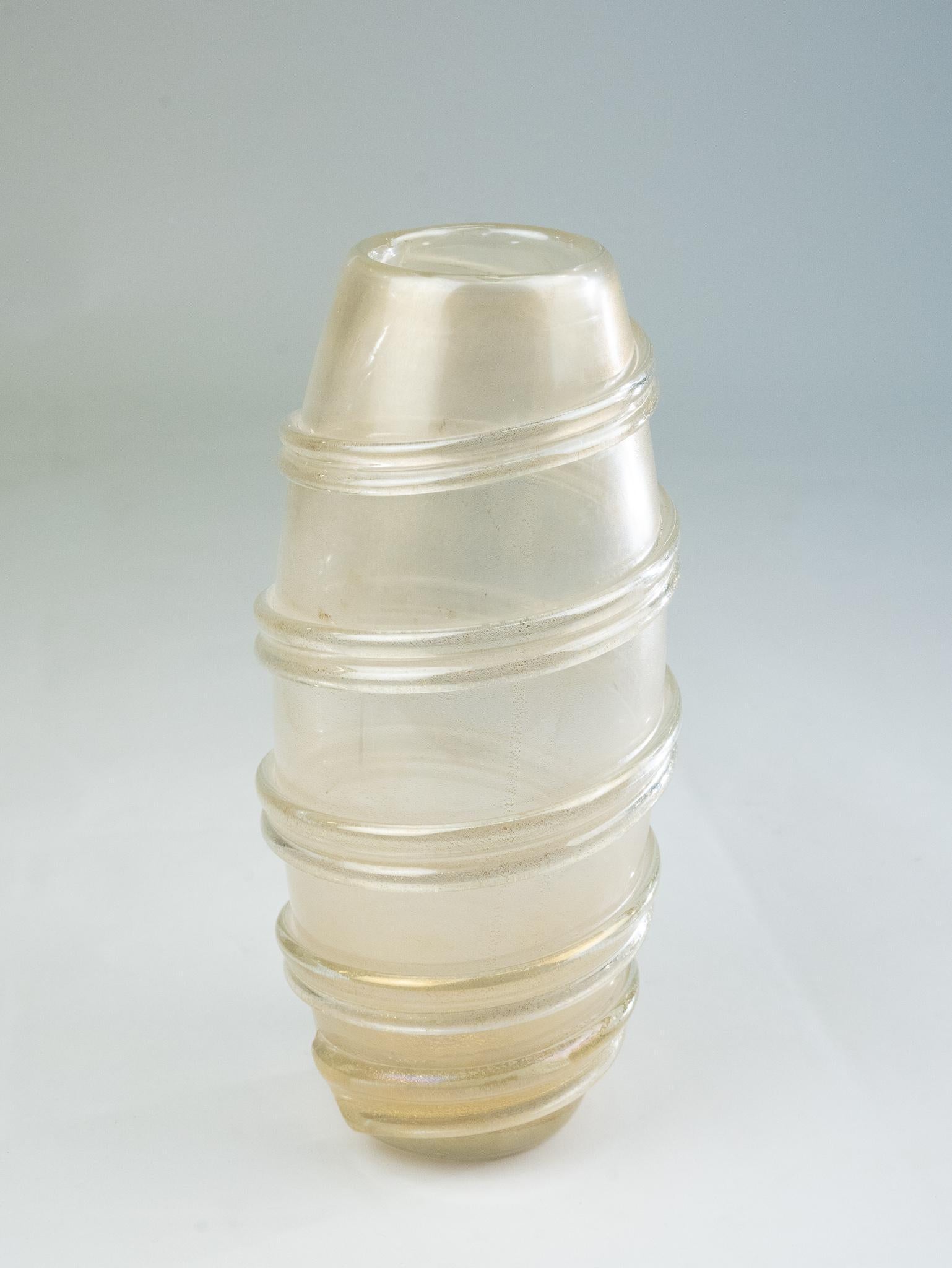 vaso Carlo Scarpa a fasce con grande spirale applicata , a bollicine, disegnato da Carlo Scarpa per Venini nel 1936 ,firmato all'acido Venini